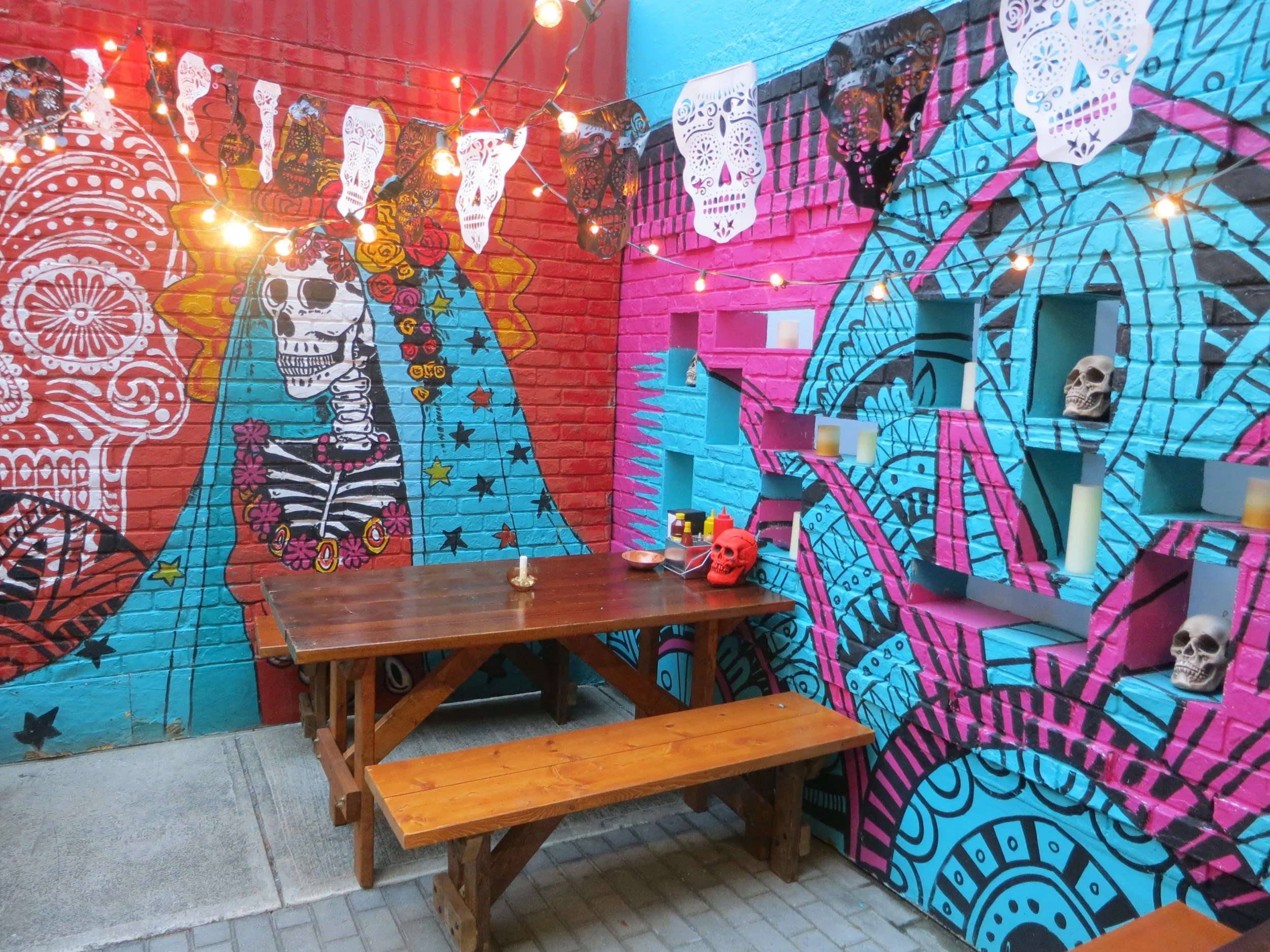 Mexican Restaurant exterior murals - Degrassi.JPG