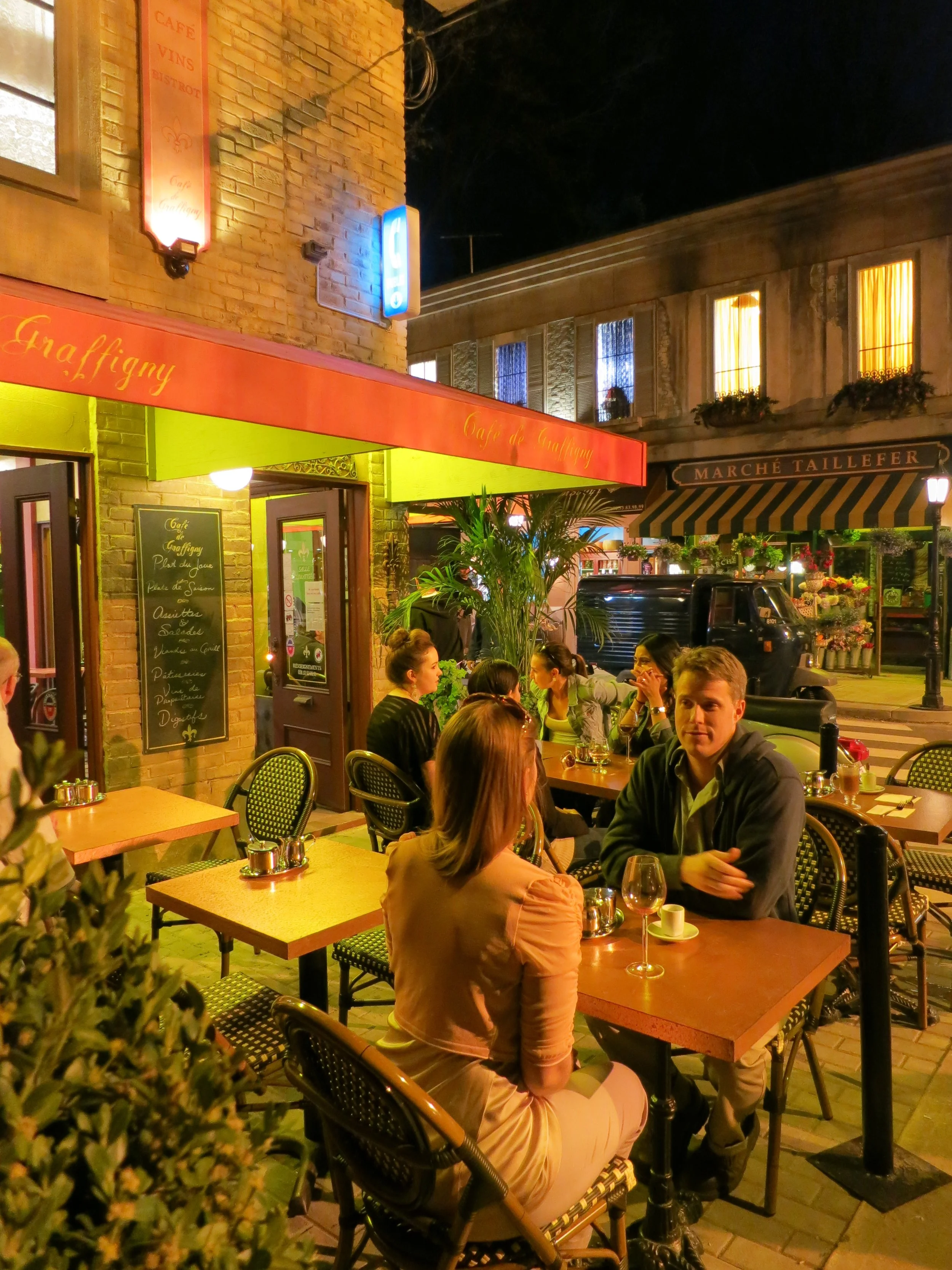 Paris back lot - handpainted signs - Degrassi.JPG