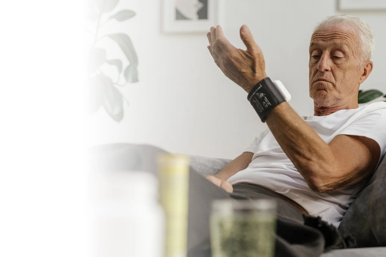 Elderly man in athletic gear using a smartphone outdoors, promoting Mobrise Health's care plans that encourage patient activity and loyalty to healthcare providers.