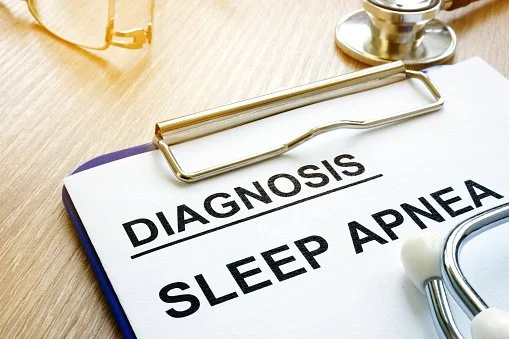 Diagnosis: Sleep Apnea written on a clipboard