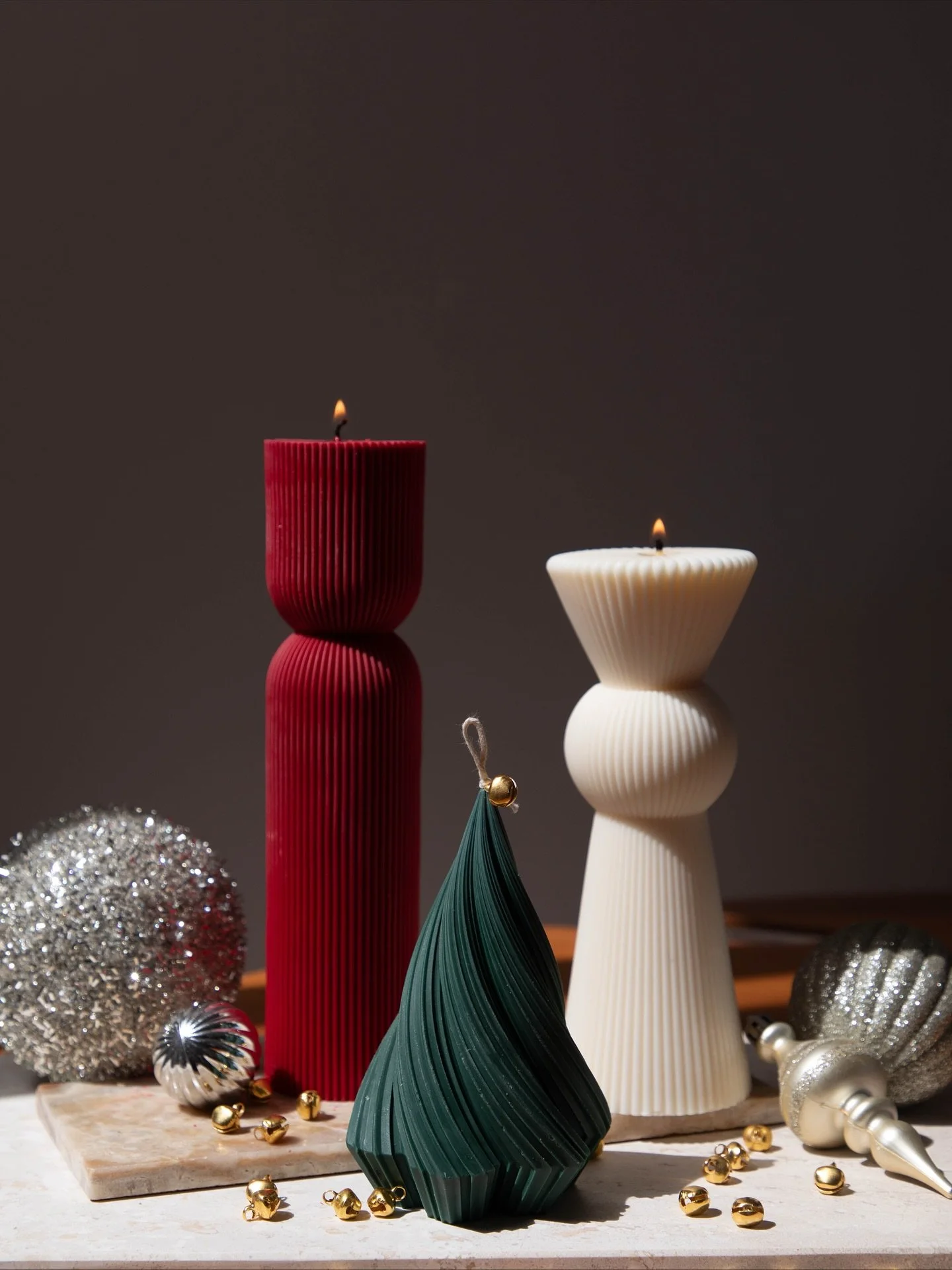 A touch of festive elegance 
&bull;
&bull;
#christmasseason #luxurycandle #luxuryhomes