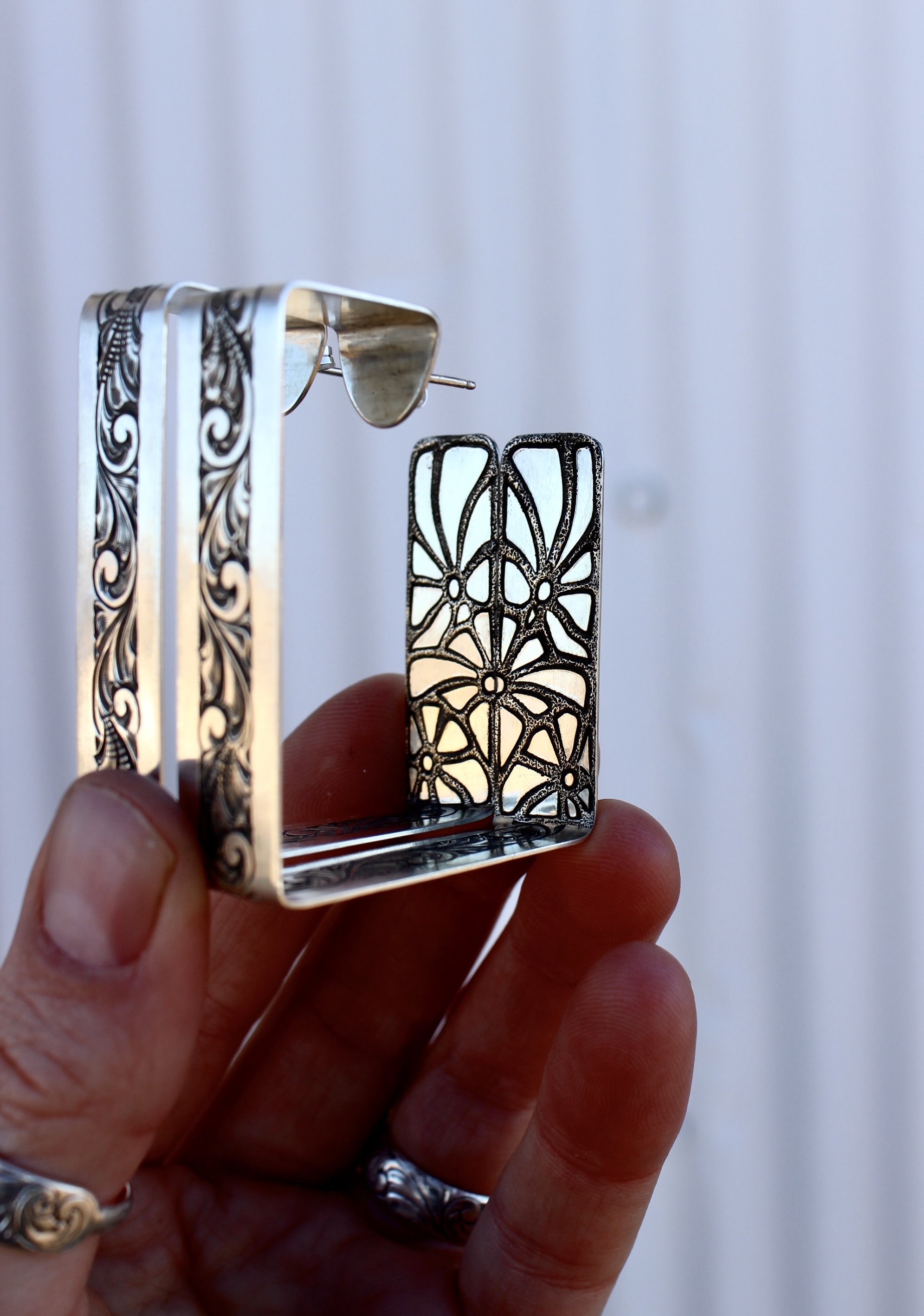 don't-be-a-square hoops (retro daisy)