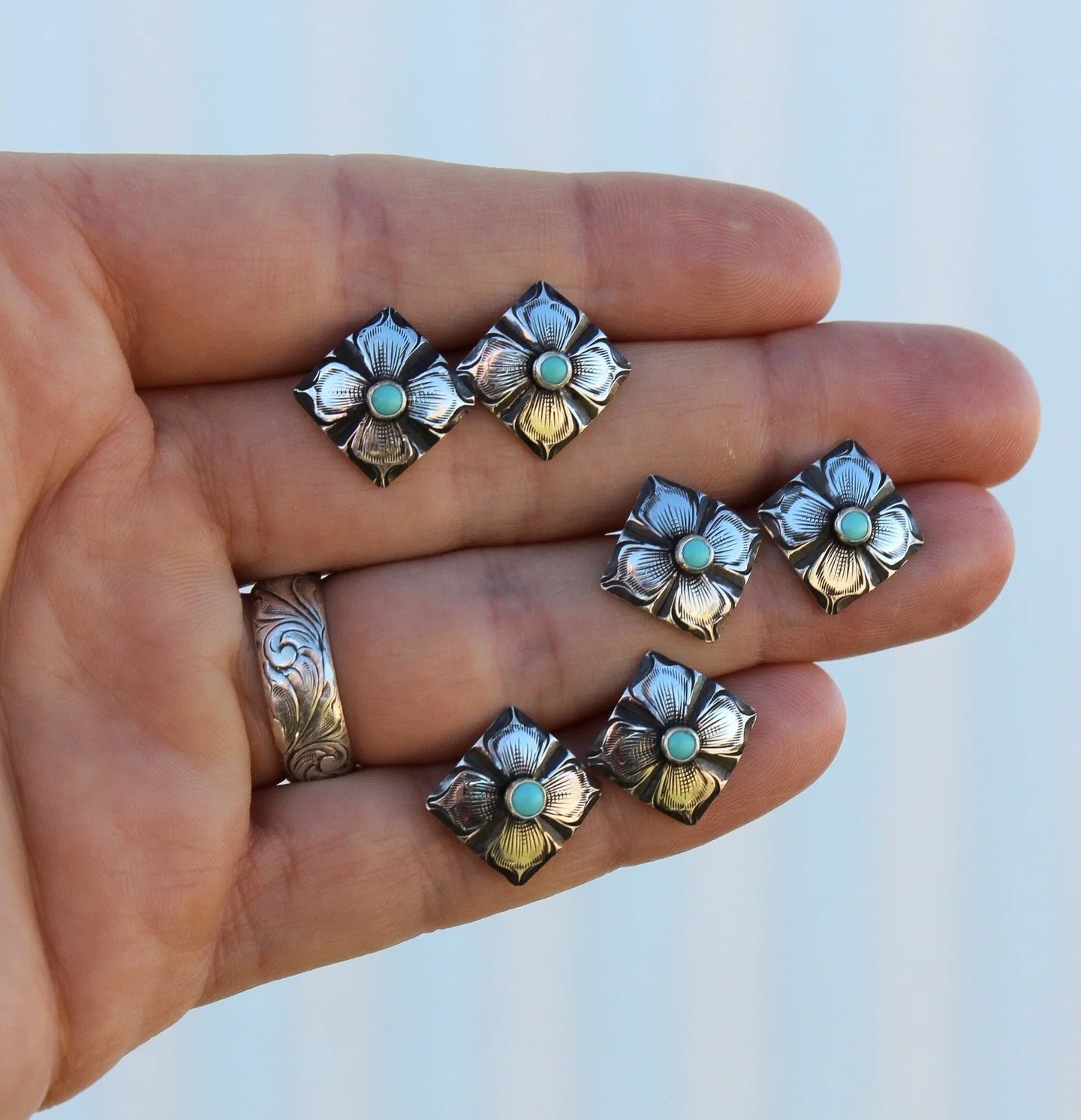 belladonna blue studs