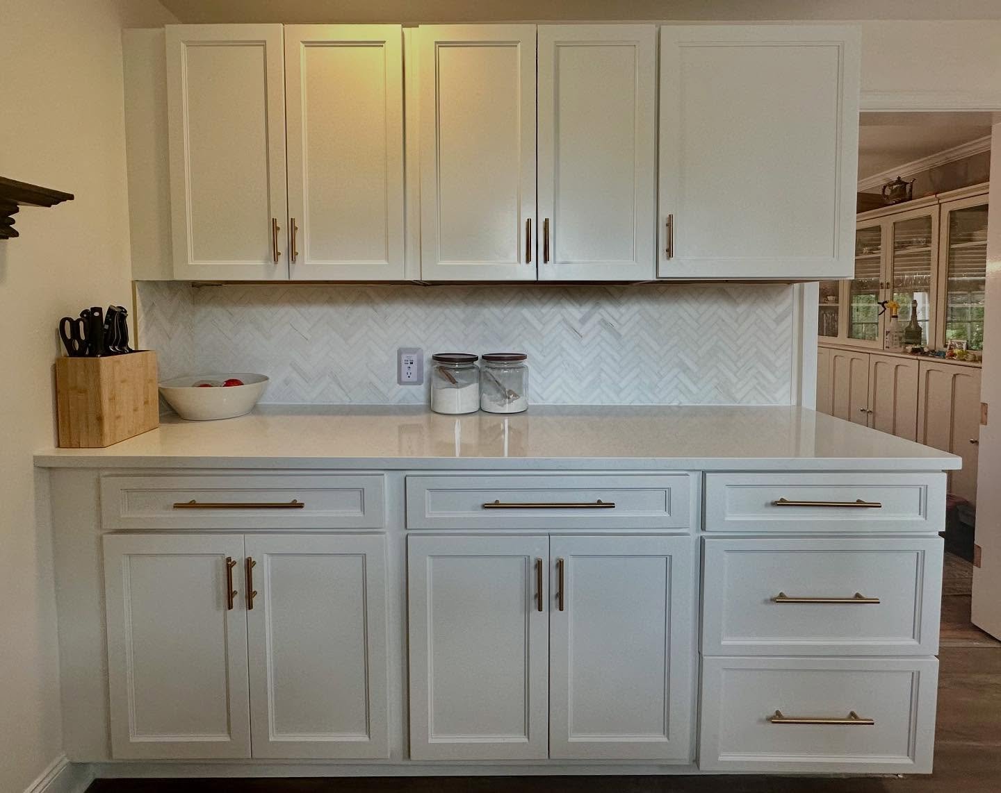 Just finished up giving this Havertown colonial kitchen a big facelift! The homeowners wanted to upgrade without changing the structure of the existing kitchen. They kept certain elements such as the existing appliances and flooring.

Here&rsquo;s wh