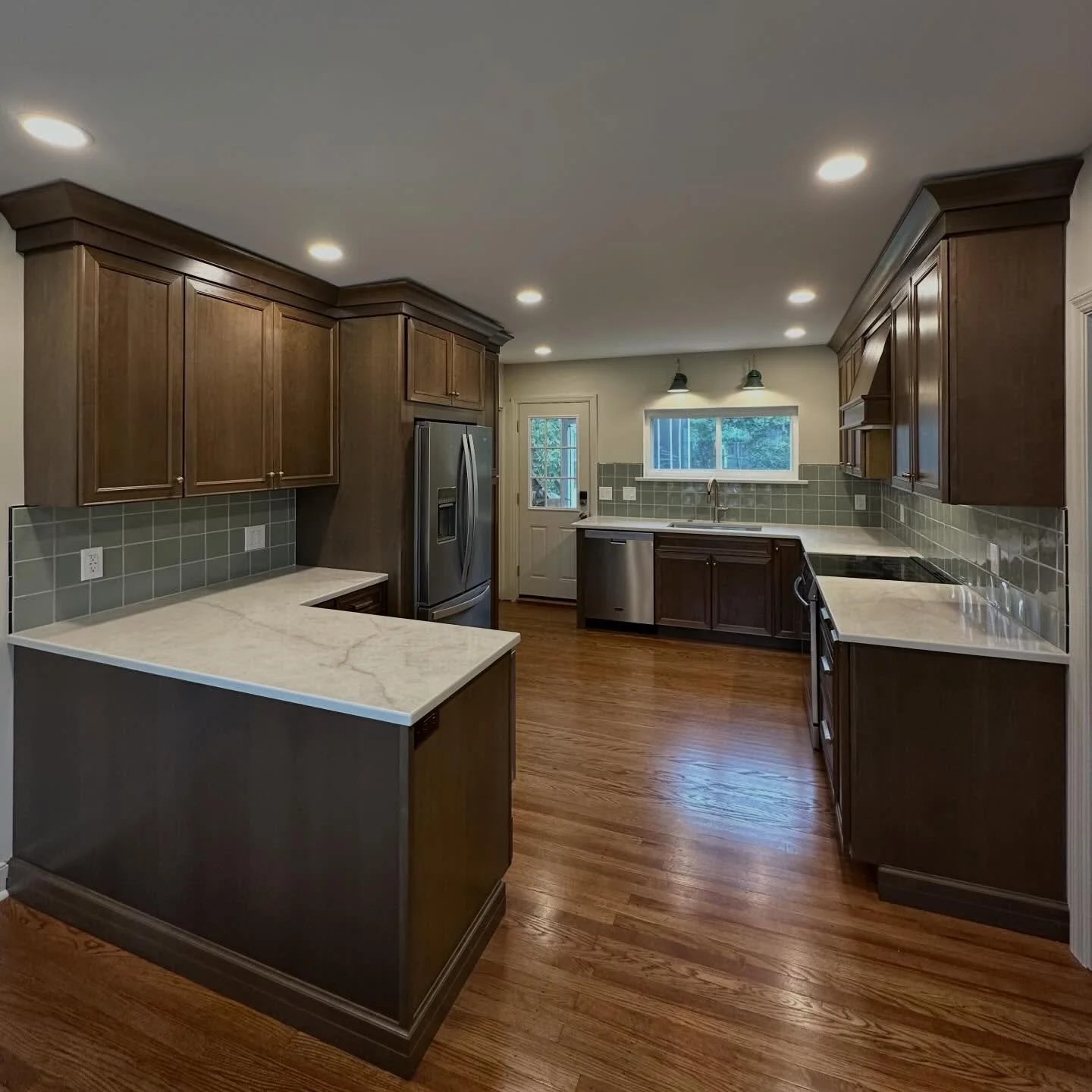 Kitchen renovation complete, just in time for Easter brunch 🐣✨

This Havertown kitchen remodel included opening up the existing dining/kitchen space and adding new cabinets, built-ins, appliances, flooring, and backsplash.

Just in time to gather, h