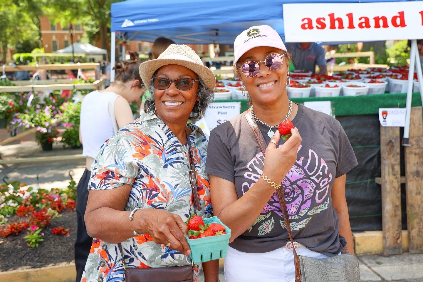 Shoutout to Ashland Strawberry Faire for having me back for another amazing year! 🍓✨ Always a blast with great people, delicious food, and unforgettable memories. Enjoy this sweet glimpse into charming Ashland! #AshlandStrawberryFaire #GoodTimes