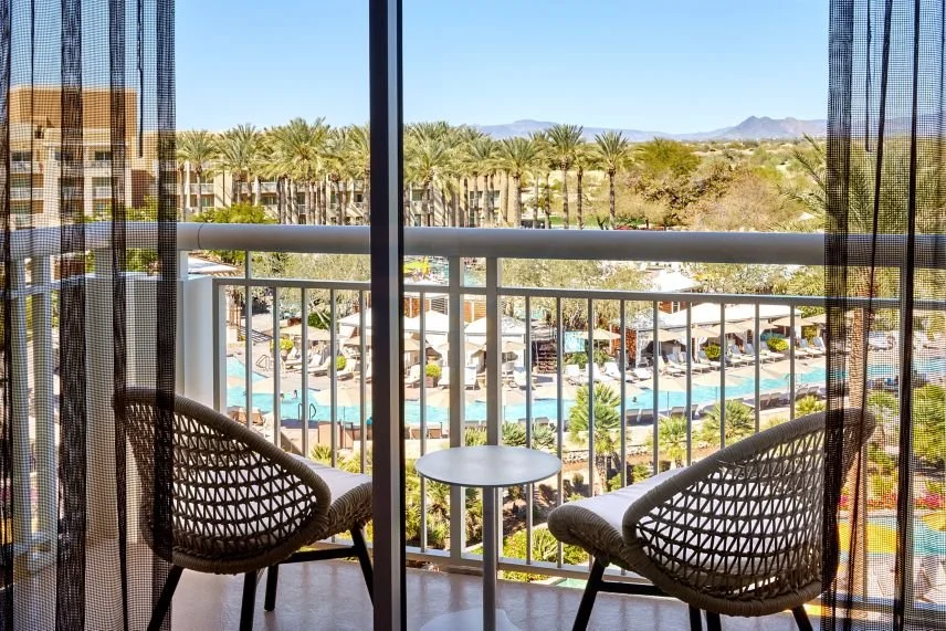 jw-phxdr-pool-view-38828_Classic-Hor.jpeg