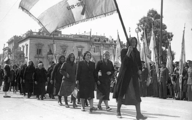   Oxi Day Parade 28 October 1946 – Widows, mothers and daughters of the fallen parade at Syntagma Square in Athens  