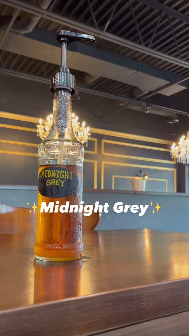 ✨Midnight Grey✨
This NEW in-house syrup is a simple syrup made from our Hugo Grey tea! It has a unique and brilliant flavor that is a must-try. Try our Midnight Grey syrup in your drink of choice!
#inhousesyrup #hugogreytea #earlgreytea #icedlatte
