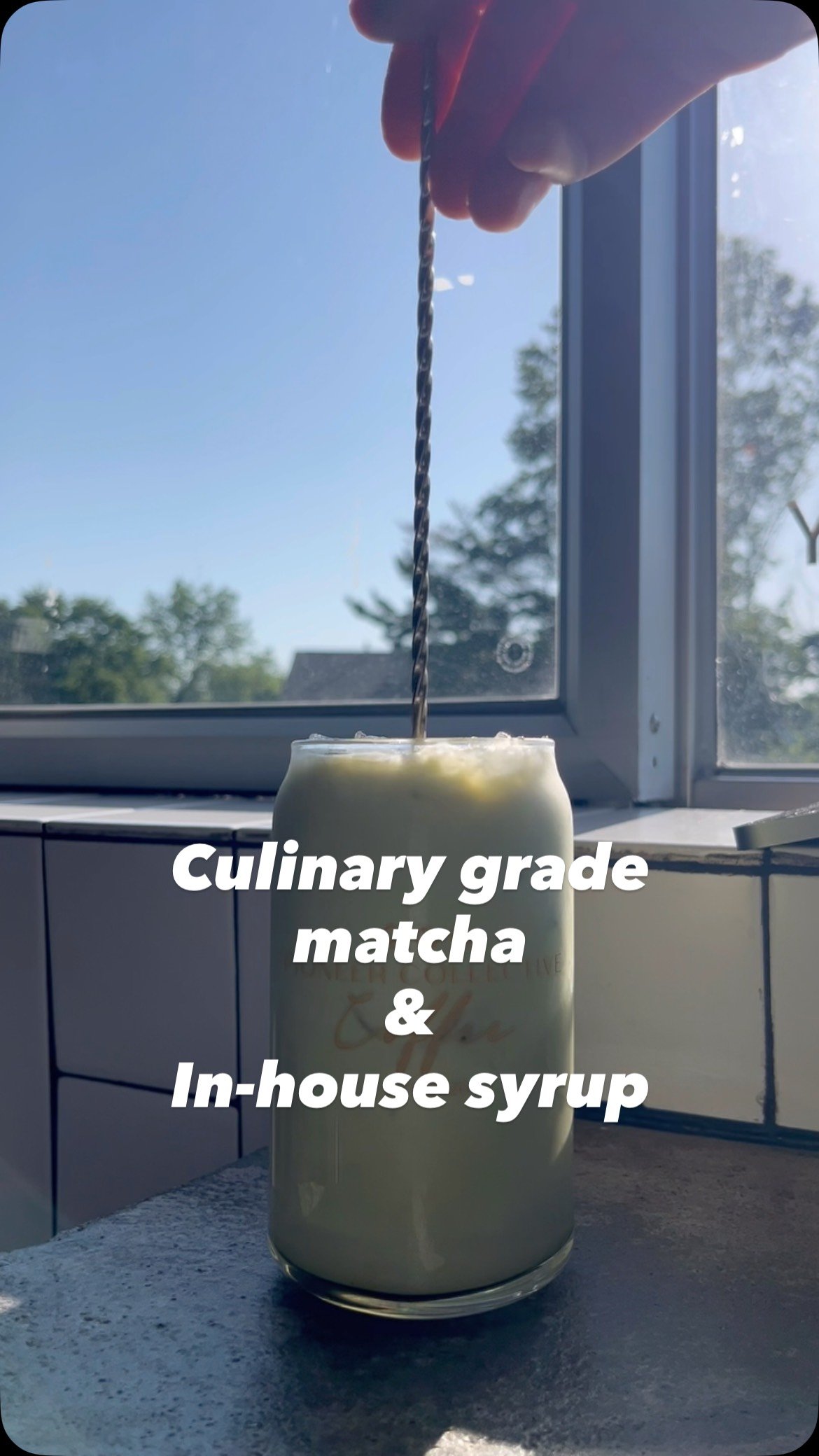 Our culinary grade matcha is whisked to perfection 🍵 Our matcha paired with our in-house syrup, Strawberry Gold Rush, creates the perfect refreshing drink for summer! Try this combo, before this syrup is gone!
#matchalatte #inhousesyrups #culinaryg