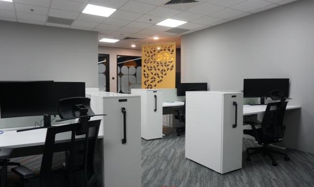 Open-plan corporate office renovation in Singapore