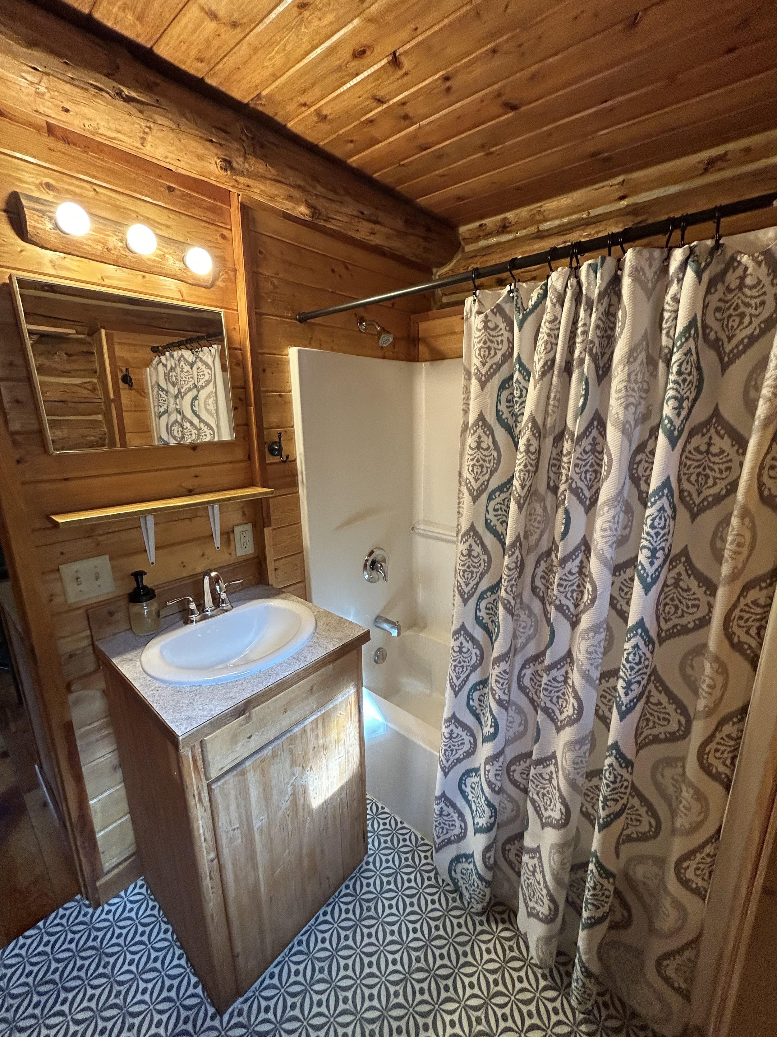cabin 2 7.jpg