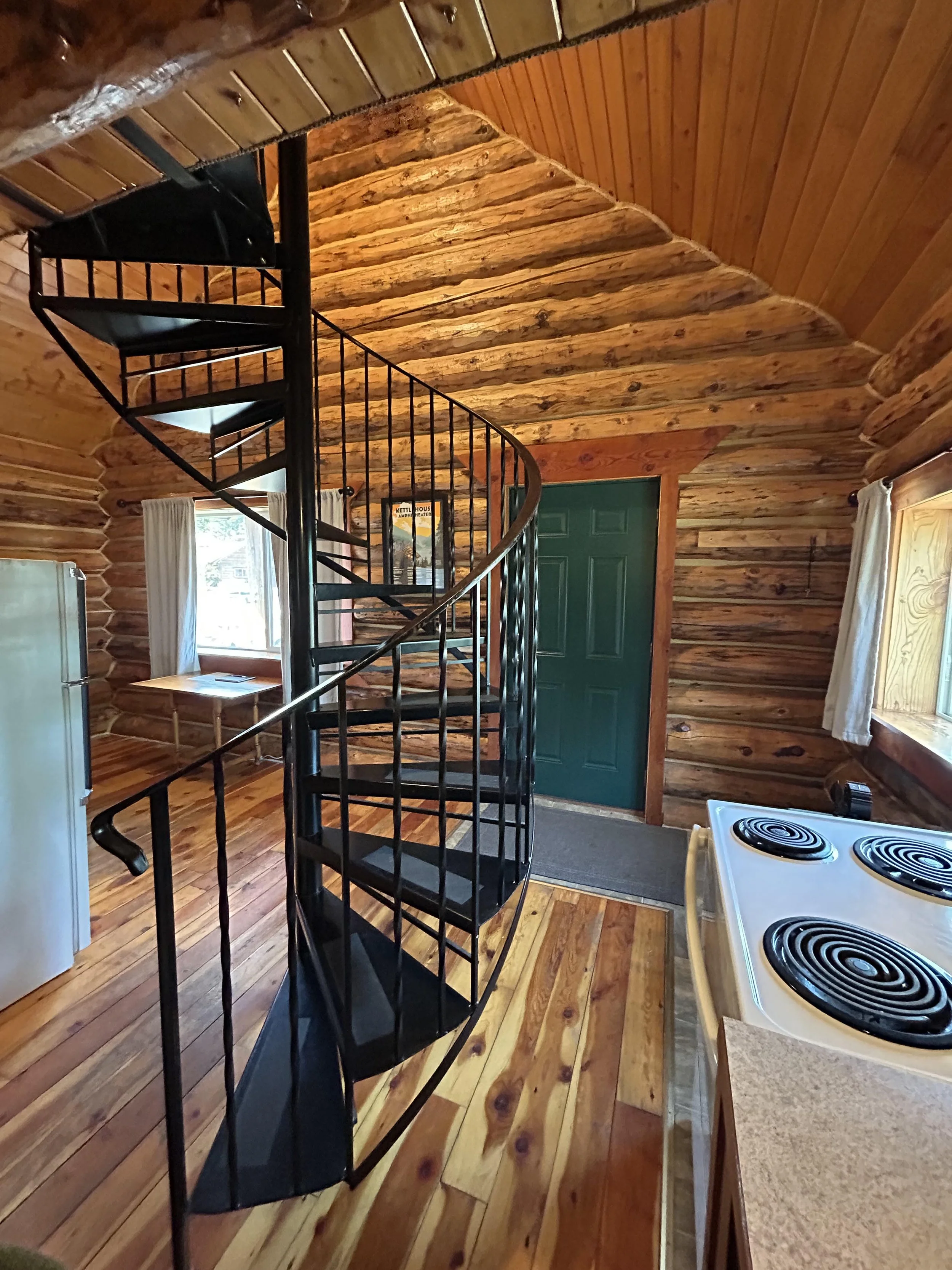 cabin 2 3.jpg
