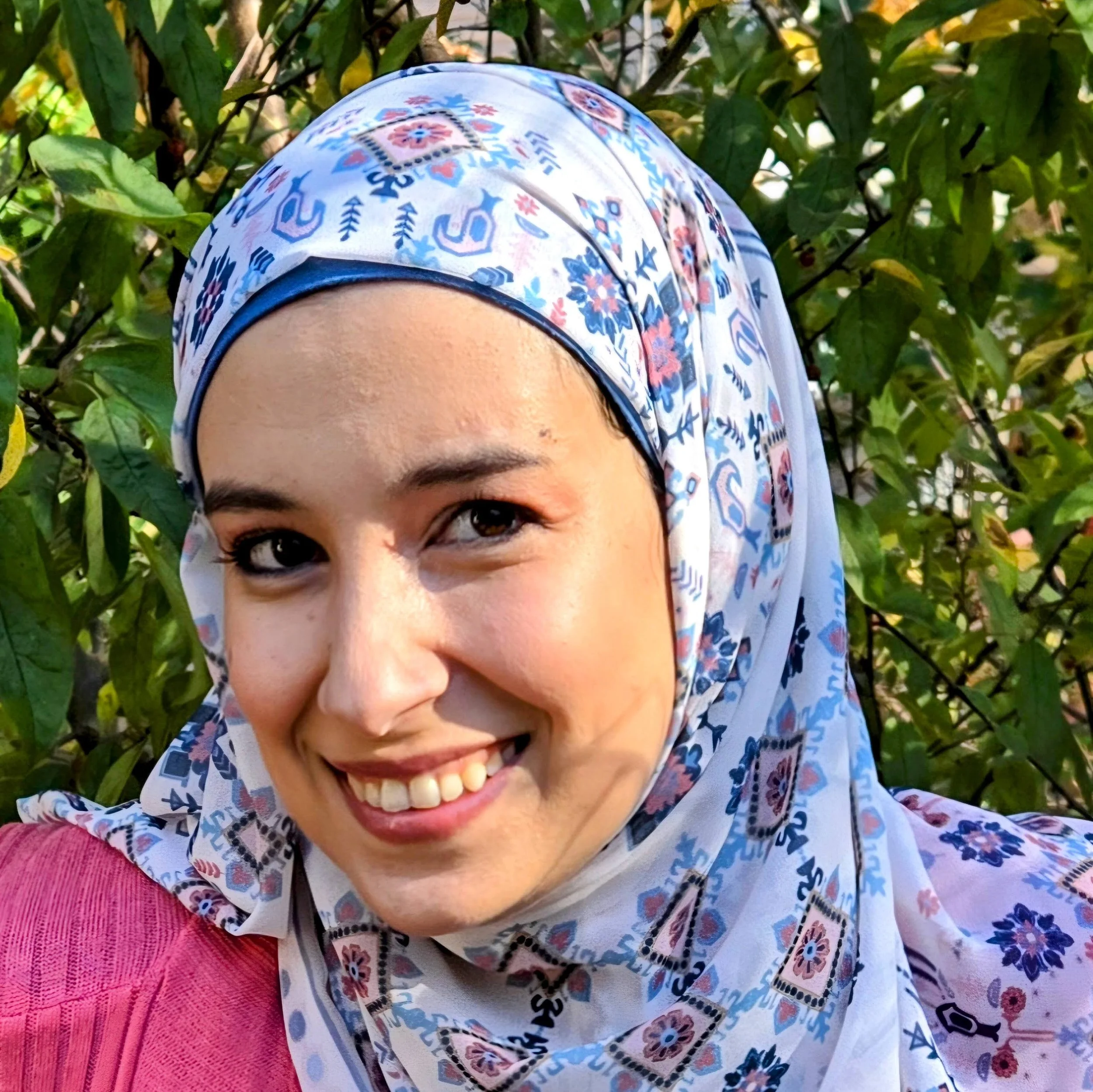 Photo of the artist Sarandipity with foliage background