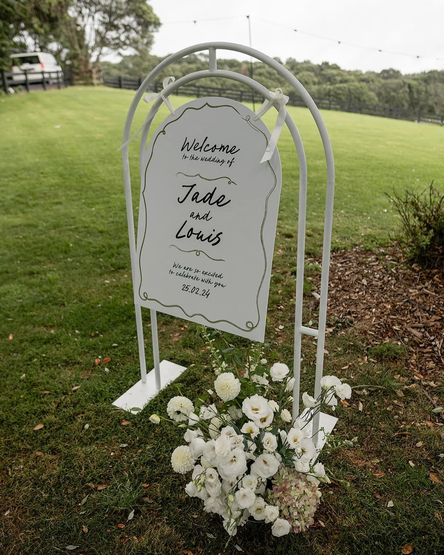 With the end of the wedding season, I&rsquo;m hitting you with one last stationary job - and proof that I can ditch colourful + quirky to execute other styles too 😉 We went the whole 9yards for @jadeshallcrass and designed a welcome sign, drinks men