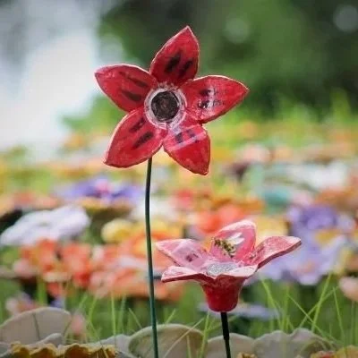 KickArts: Ceramic flower bee waterer 8+