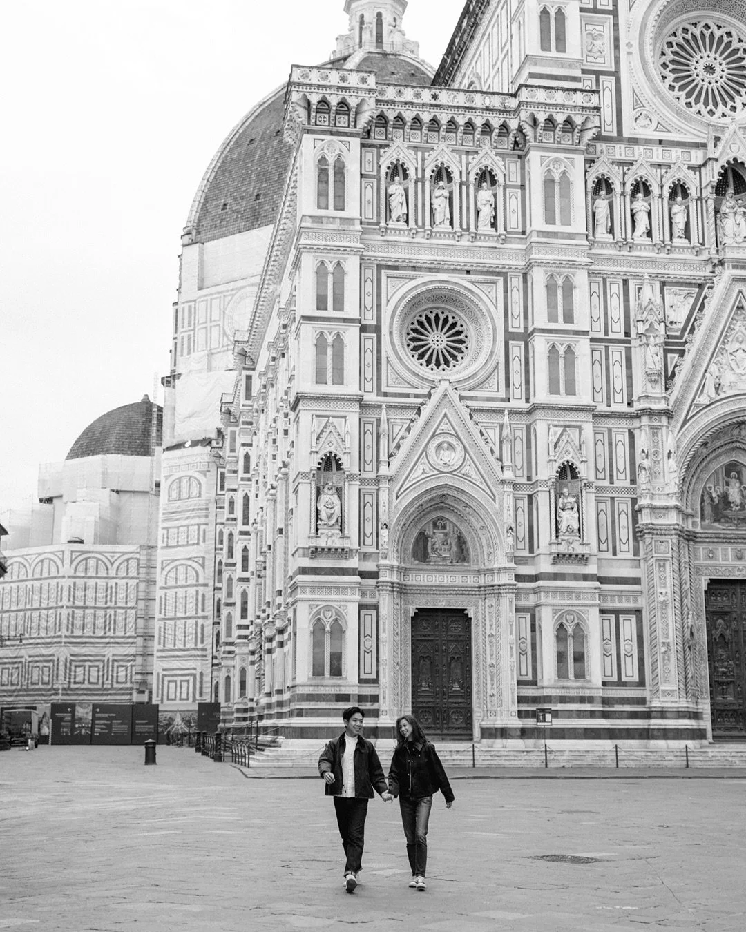 Sara &amp; Tony ran around Italy and brought me along 💌
.
.
.
.
.
🏷️ italy, florence, lake como, villa melzi, italy photoshoot, couples, couples photography, aesthetic, couples photography, bride, engagement, wedding photos, film, italy prewedding
