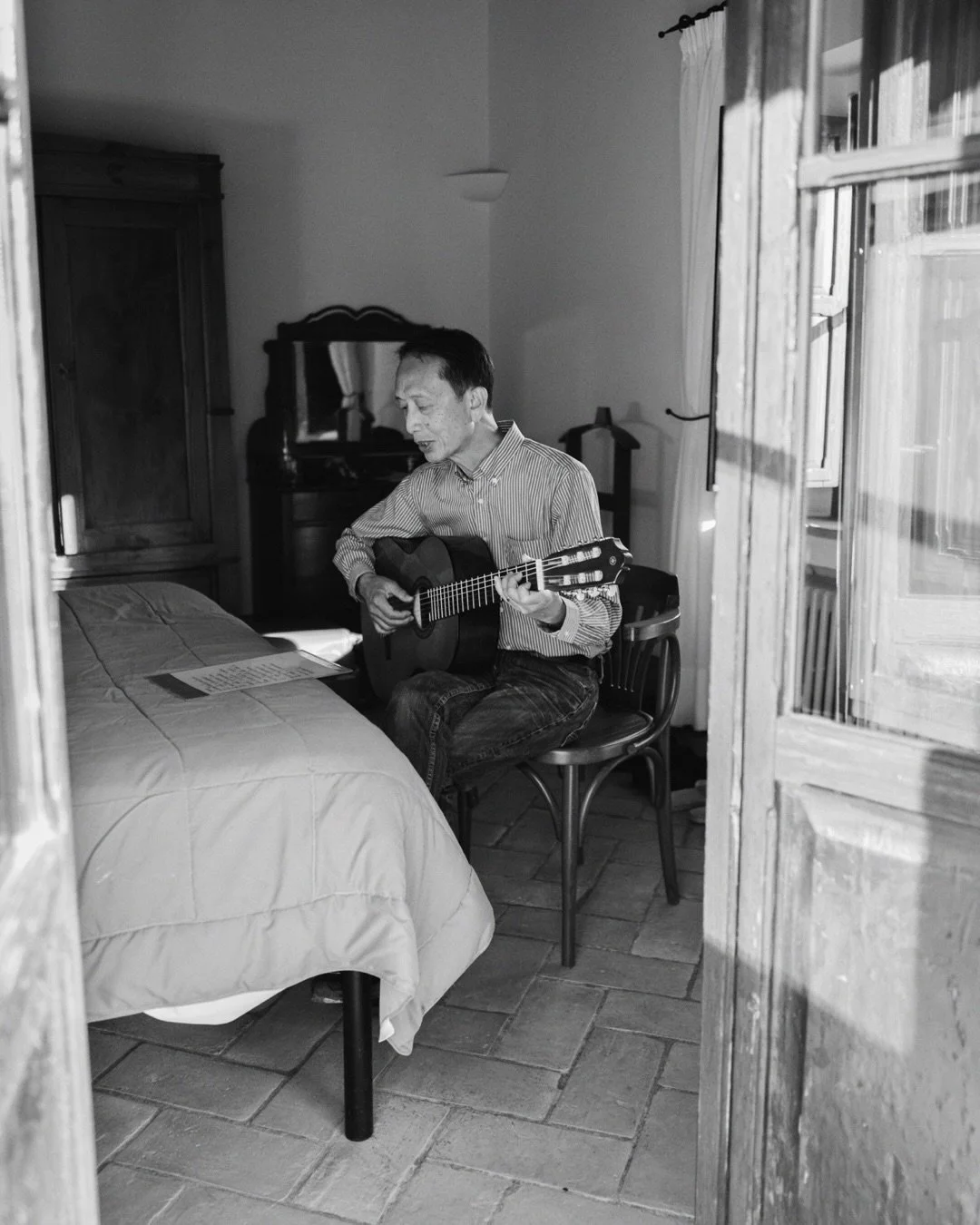 Jenn&rsquo;s dad practicing &ldquo;陪著你走&rdquo; (Walk with You) the evening before he sang it for the couple on their wedding day
