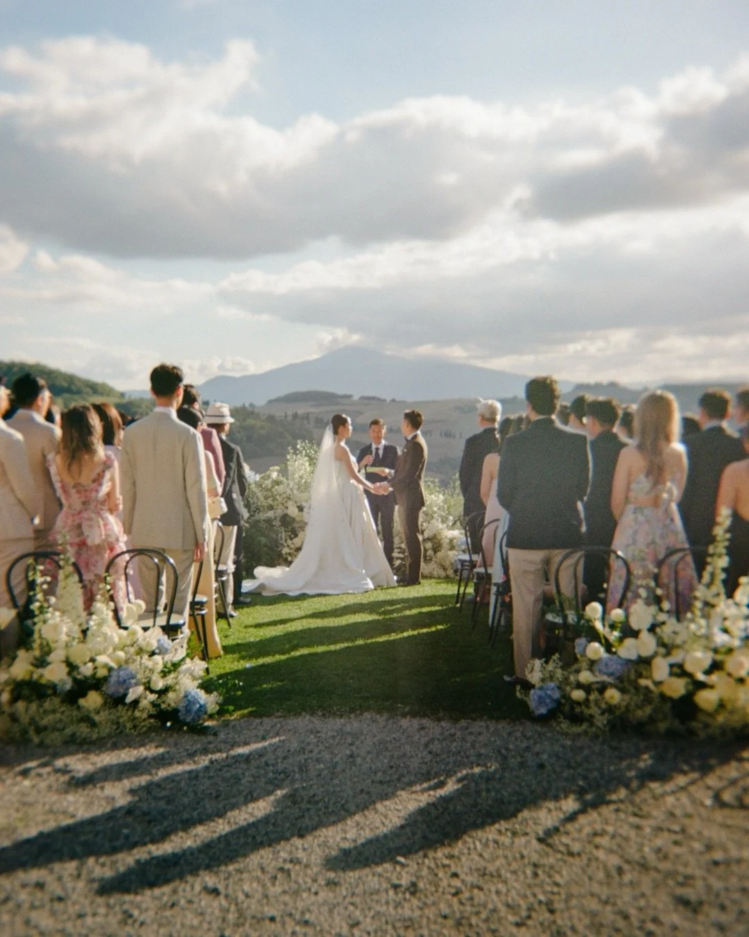 A weekend in Italy with the people you love and who love you right back. This was a small, intimate wedding where even the parents knew most of the friends, because they grew up together with the couple. You could feel it in how everyone cared for on
