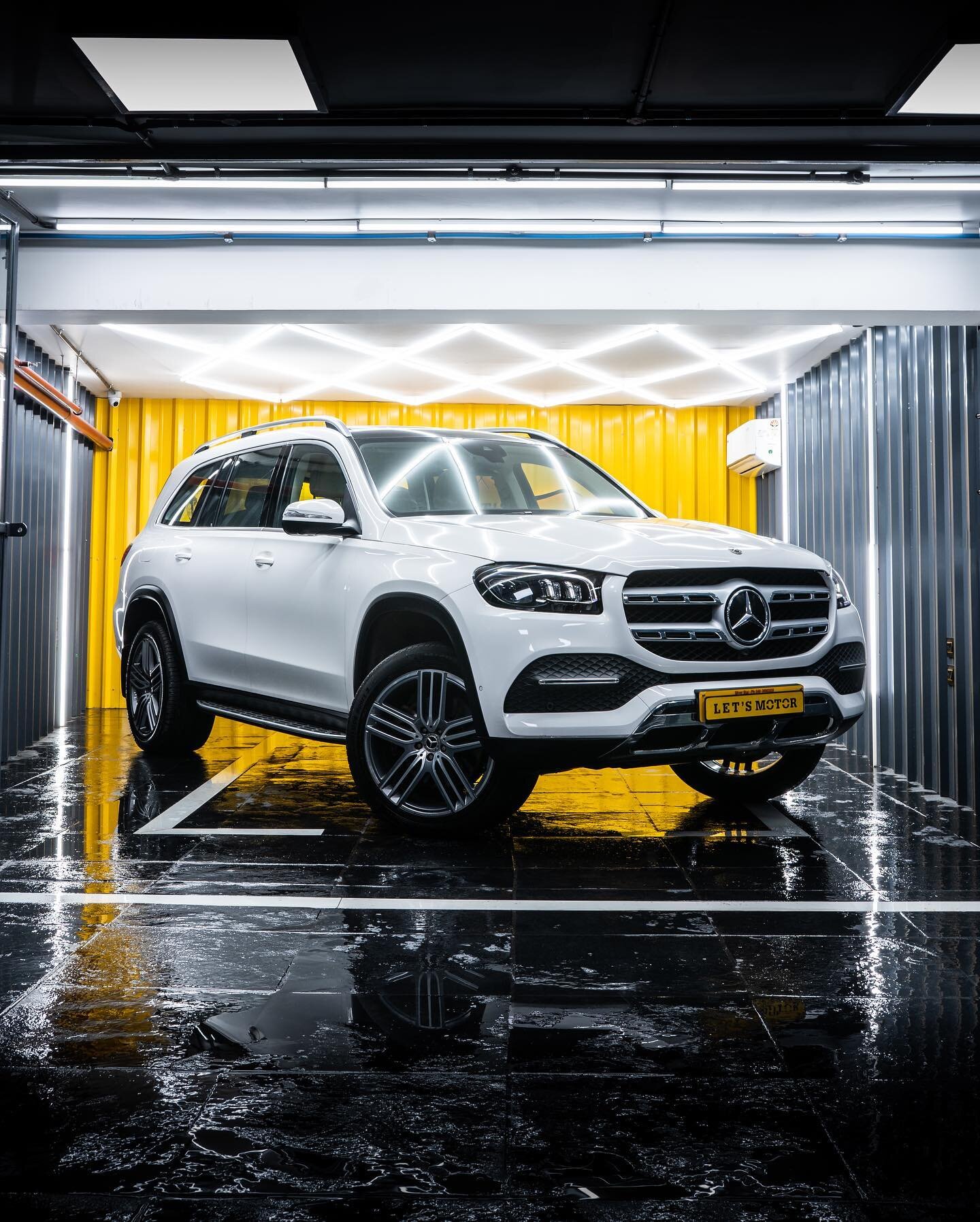 GLS 400D ready for delivery after a full paint correction, and finished off with paint protection from @garwarepaintprotectionfilms Premium Series Paint Protection Film
Protected with PPF • Ceramic Coating for Glass, Leather & Rims
Work do