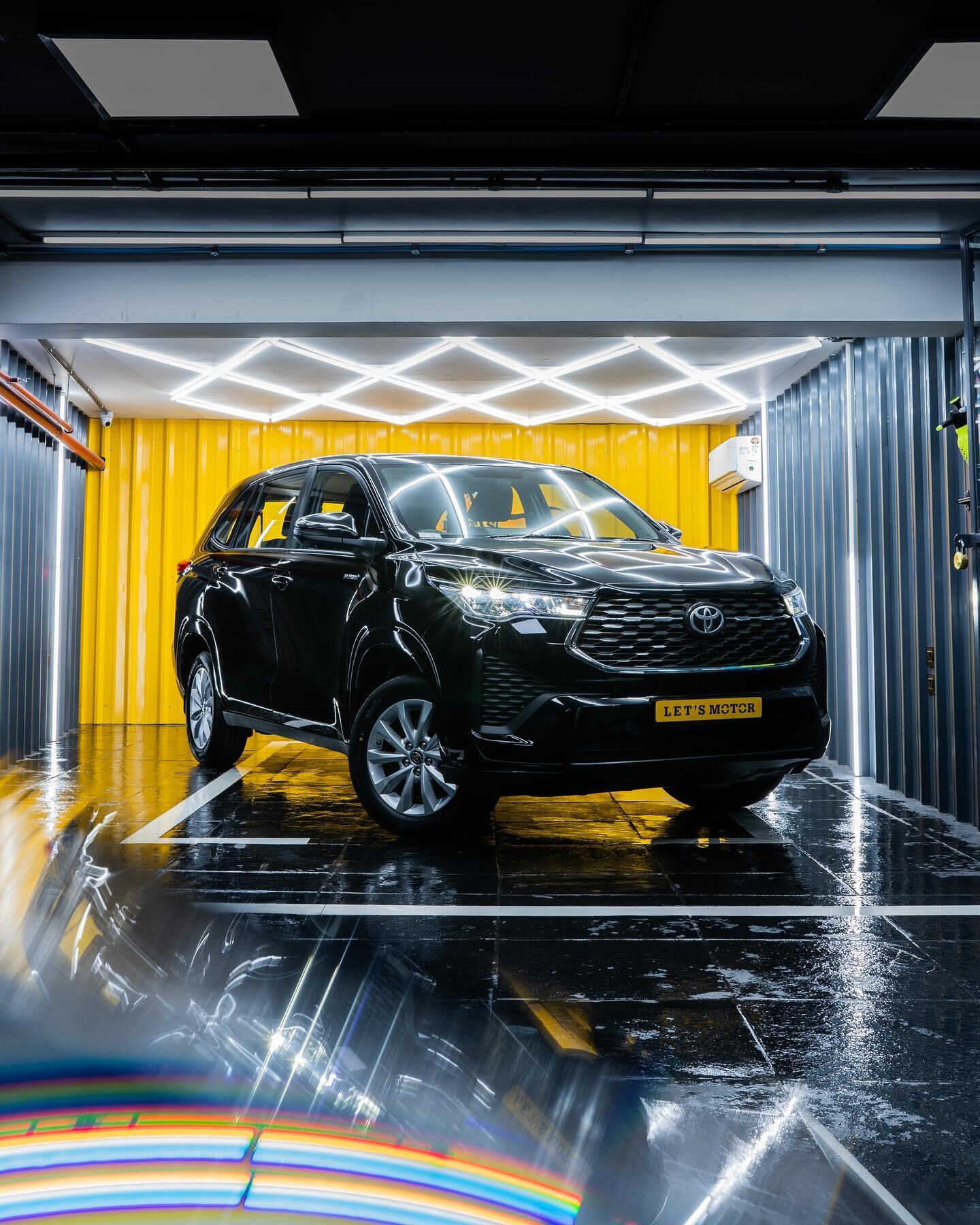 Innova Hycross protected with @garwarepaintprotectionfilms Premium Series Paint Protection Film
Protected with PPF • Ceramic Coating for Glass & plastic trim
Work done:
โ
Decontamination Wash (iron decon, tar & surface decontamination
