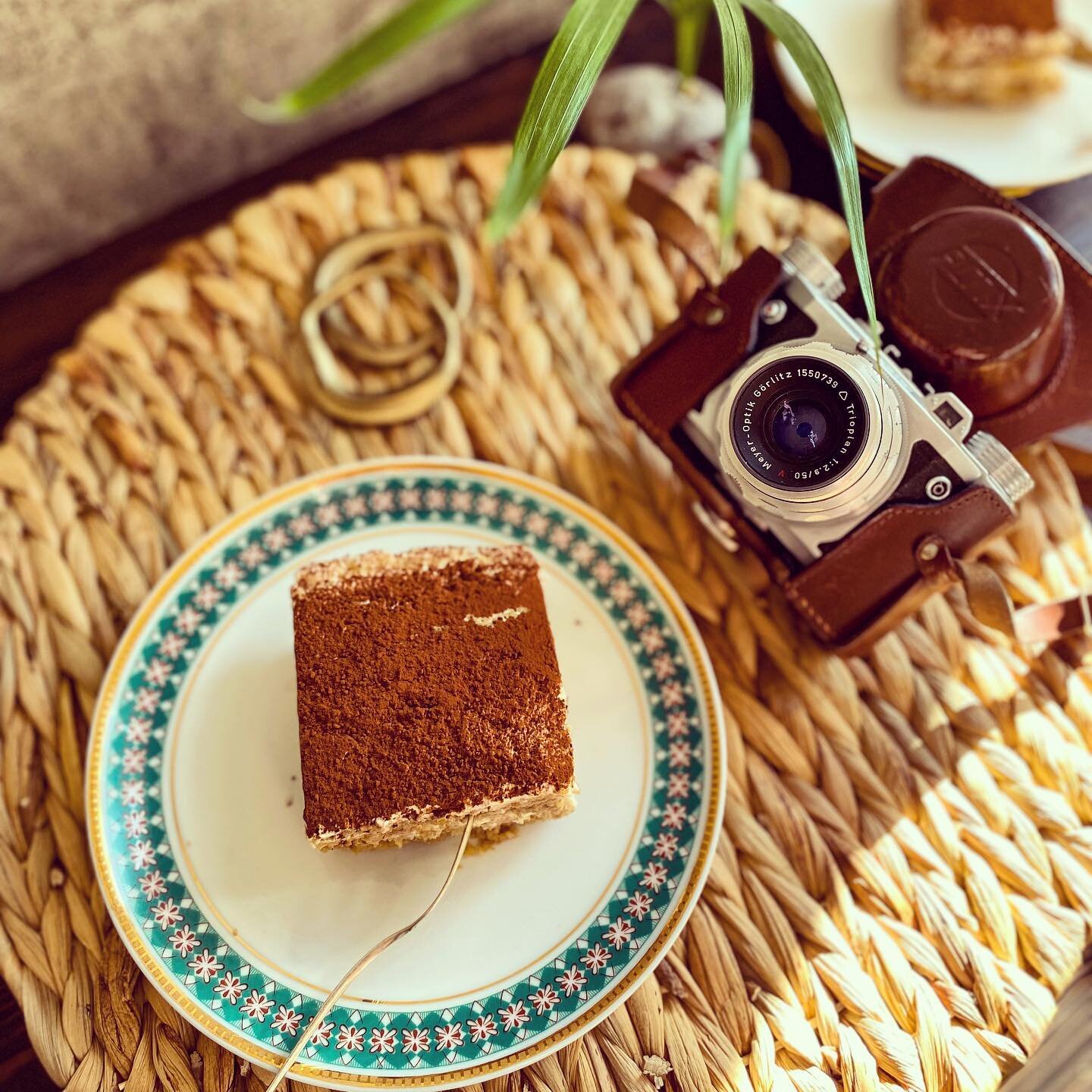 Macht euch auf einen Ansturm auf euer Herz gefasst: Es gibt Tiramisu!

♡ Happy Valentinstag, ihr Lieben! 

________________________________________

#veganesTiramisu #veganTiramisu #TiramisuLove #TiramisuRecipe #VeganDessert #DessertLove #Valentinsta