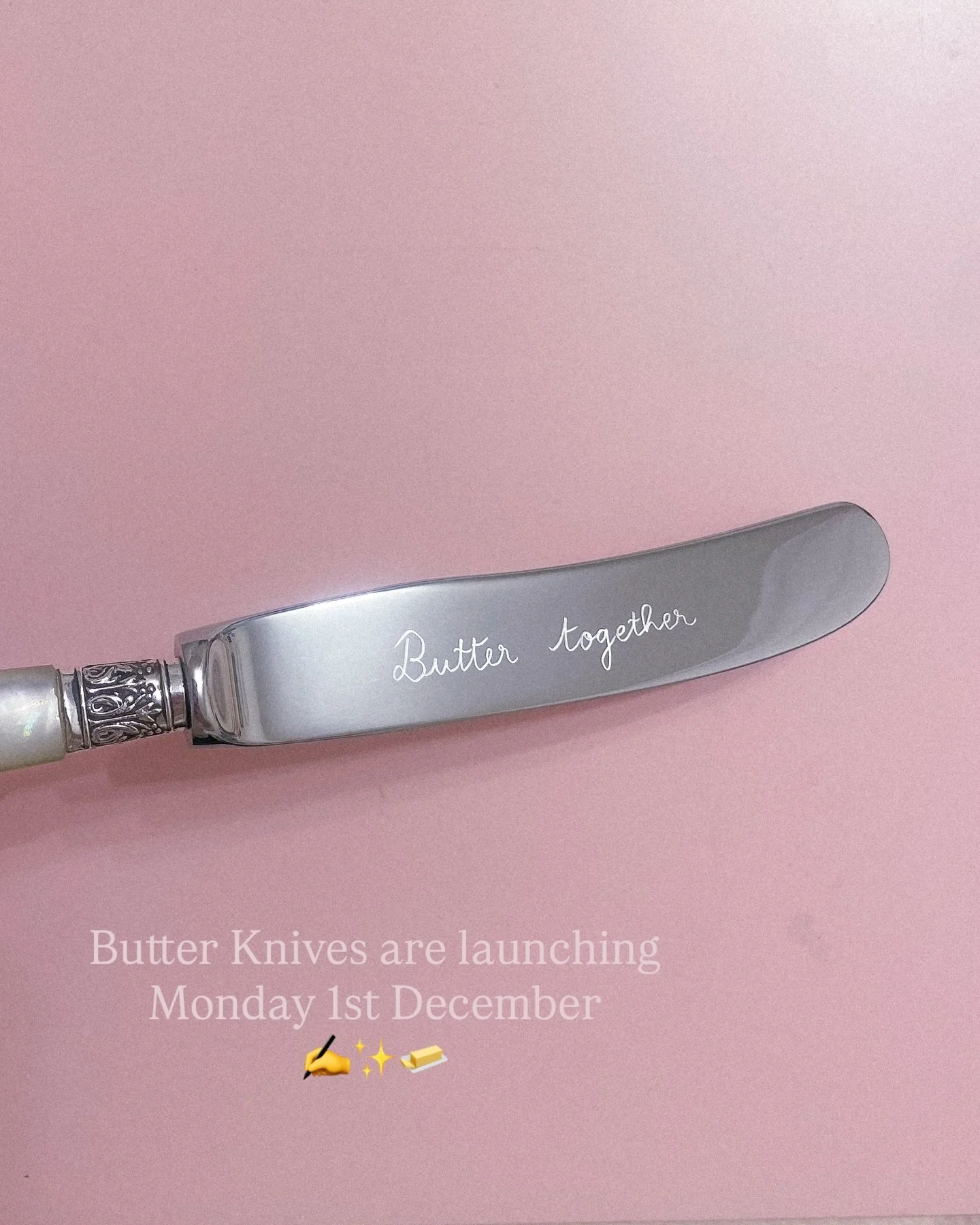 Take a vintage mother of pearl handle + a stainless steel blade and have them engraved with the words of your choice&hellip; and you won&rsquo;t find a butter gift 💝 

Launching on www.maisonspoon.com on Monday 1st December ✨