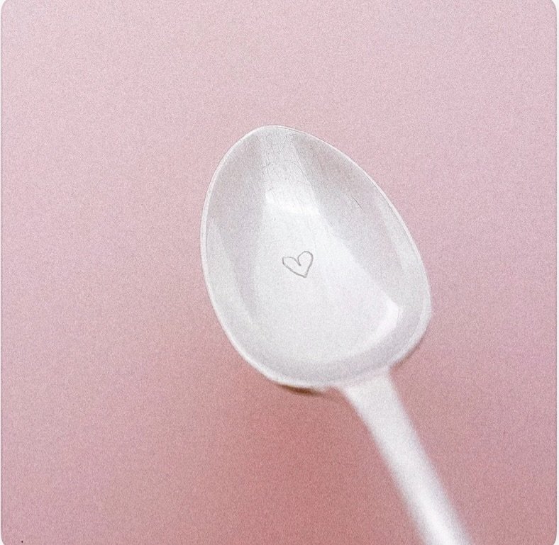 Happy love day💝
Featuring pictures from my day at @diyartmarket today, including lovely customers wearing their spoon ring straight away, funny engravings, matching spoons &amp; rings, dog watching, customers engraving spoons to announce their engag