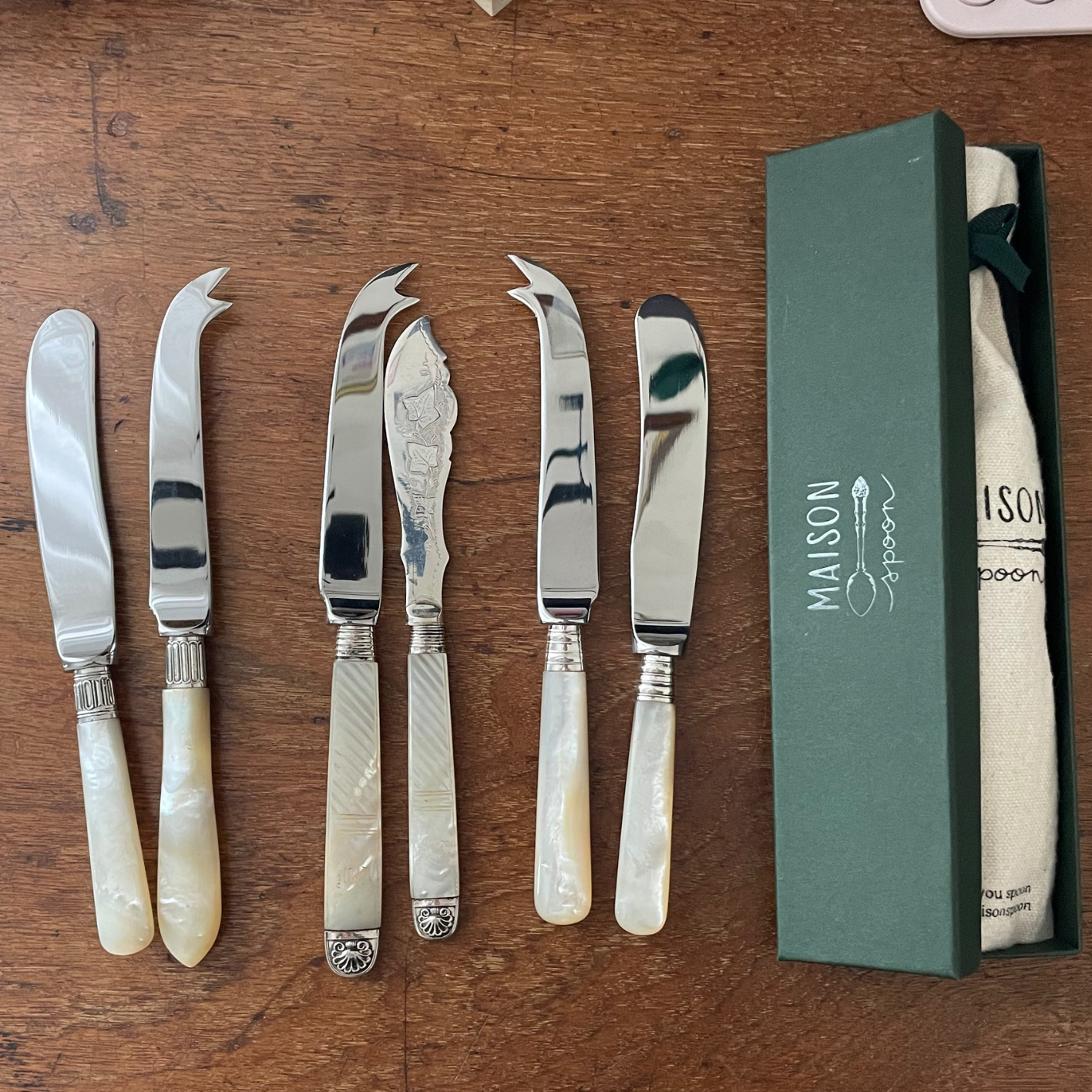 Set of 2 Personalised Cheese and Butter Knives - Mother of Pearl