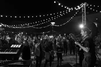 concert dans un village