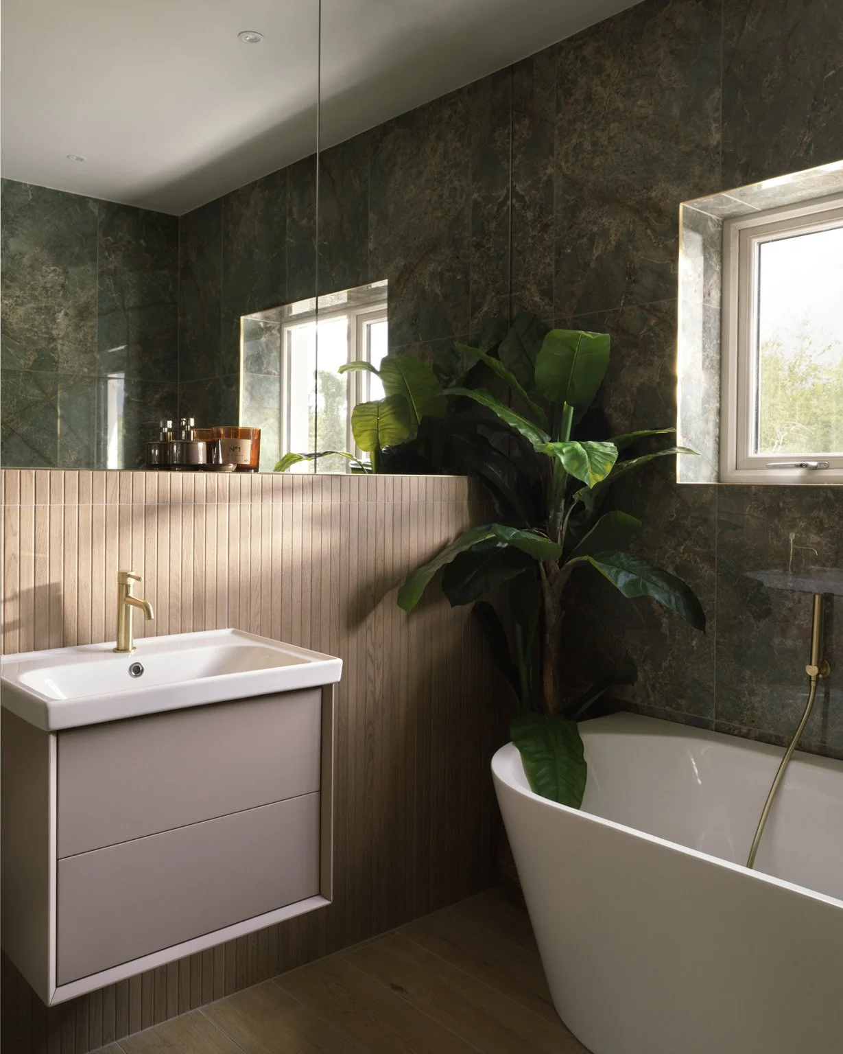 Main Bathroom.jpg