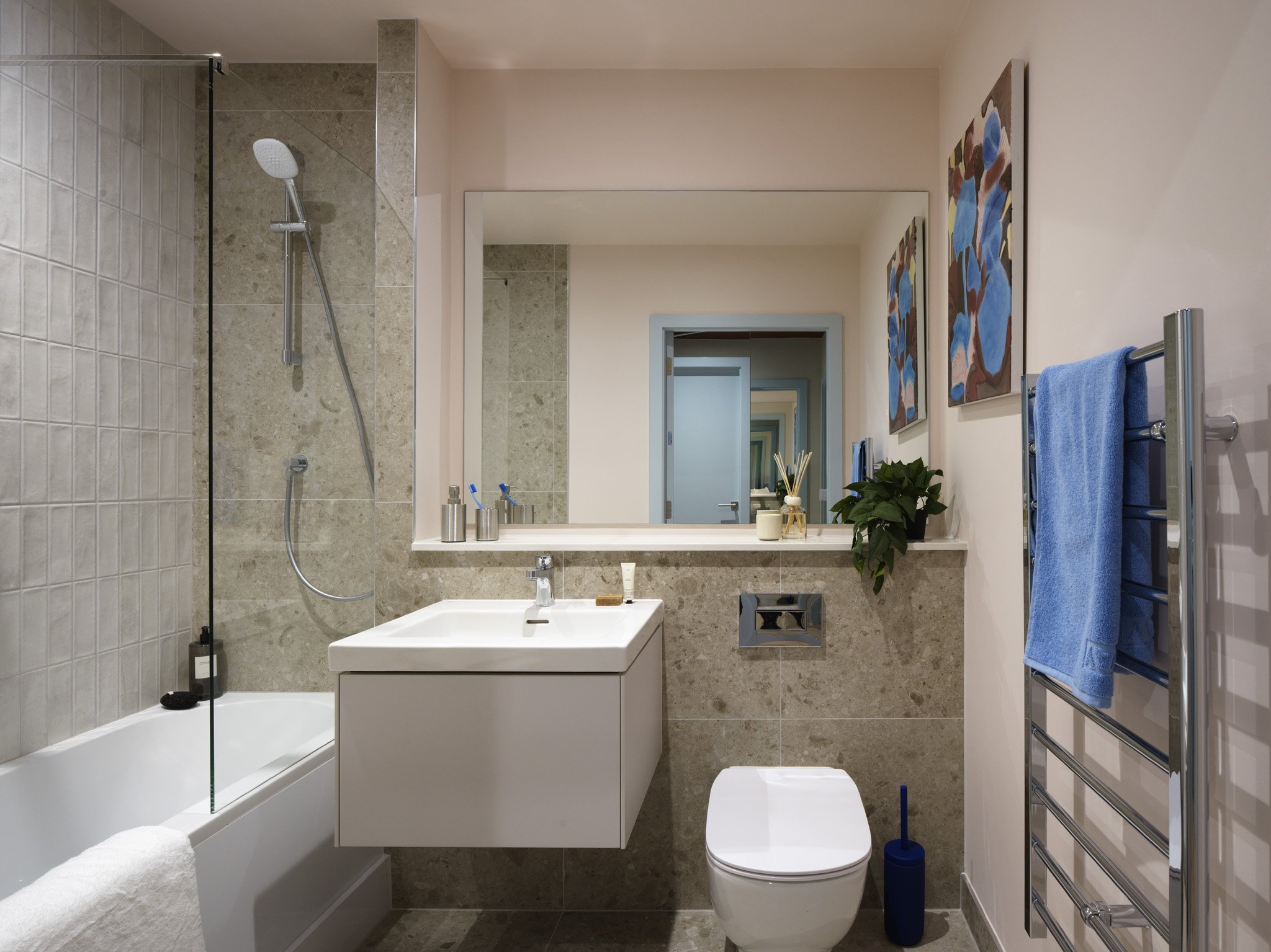 Main Bathroom.jpg