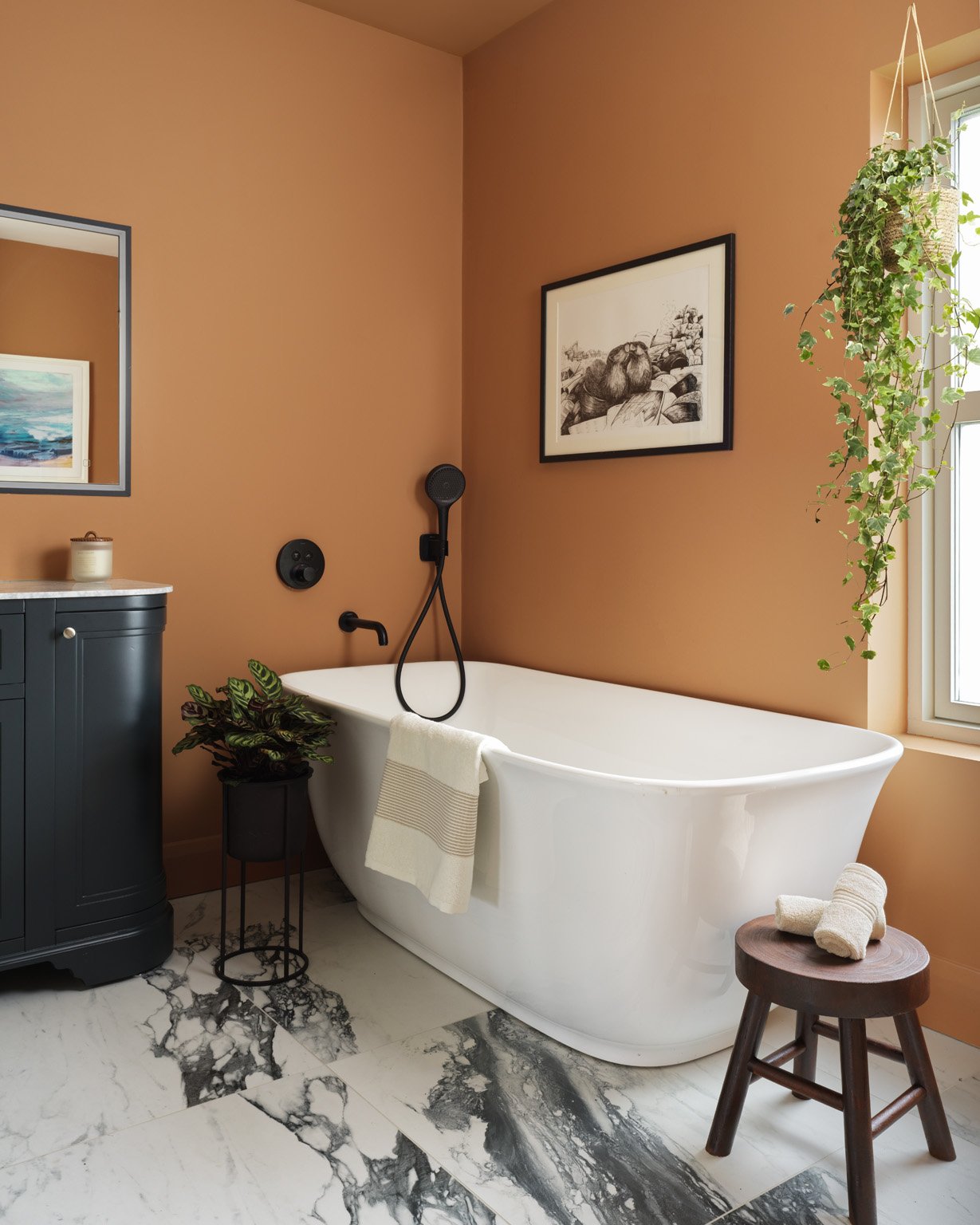 Main Bathroom.jpg