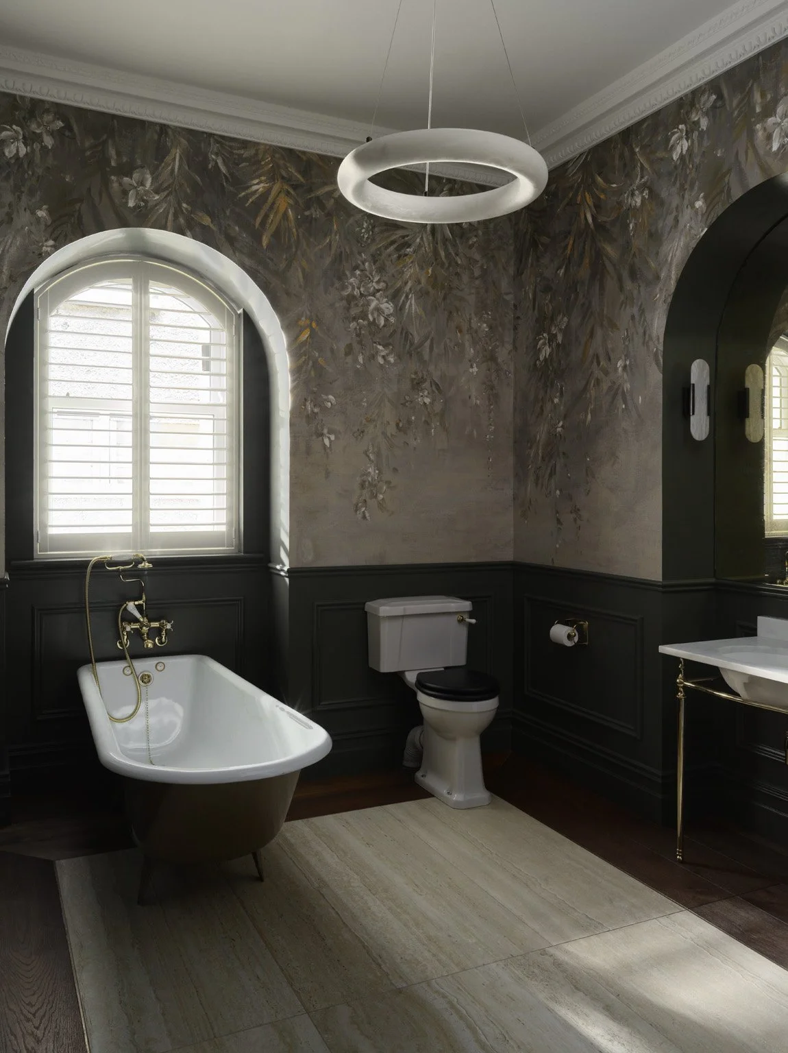 Main Bathroom Daylight.jpg