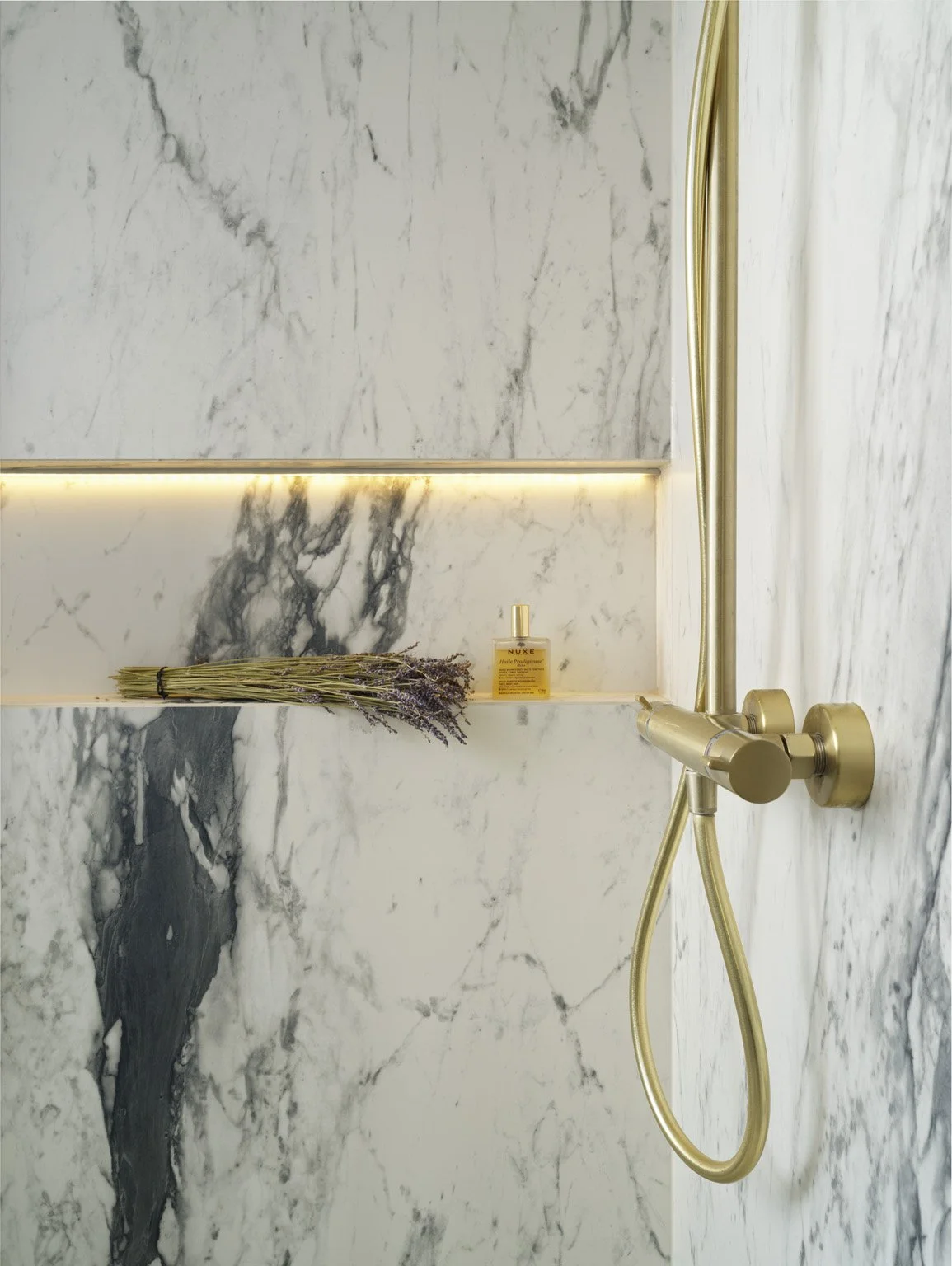 Ensuite Detail Lights On.jpg