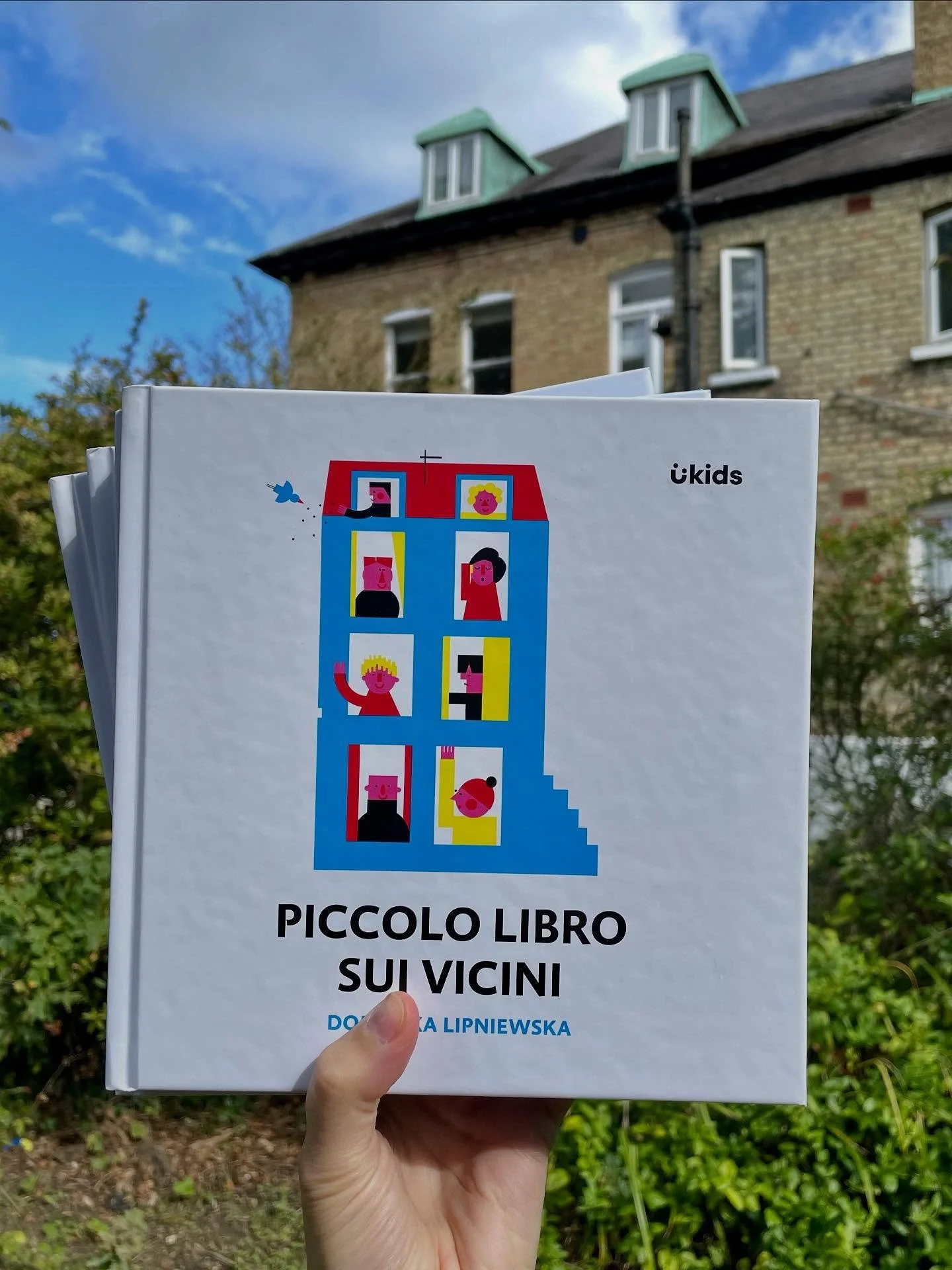 &lsquo;Neighbours&rsquo; - inspired by my very own😉is now published in Italian 👏🏻 thanks to @uppa.it and @daniela_bonerba. Grazie Mille!🙌🏻
.
.
.
.
.
#dominikalipniewska #childrensbook #uppa #danielaboneraagency #books #childrensbookillustration 