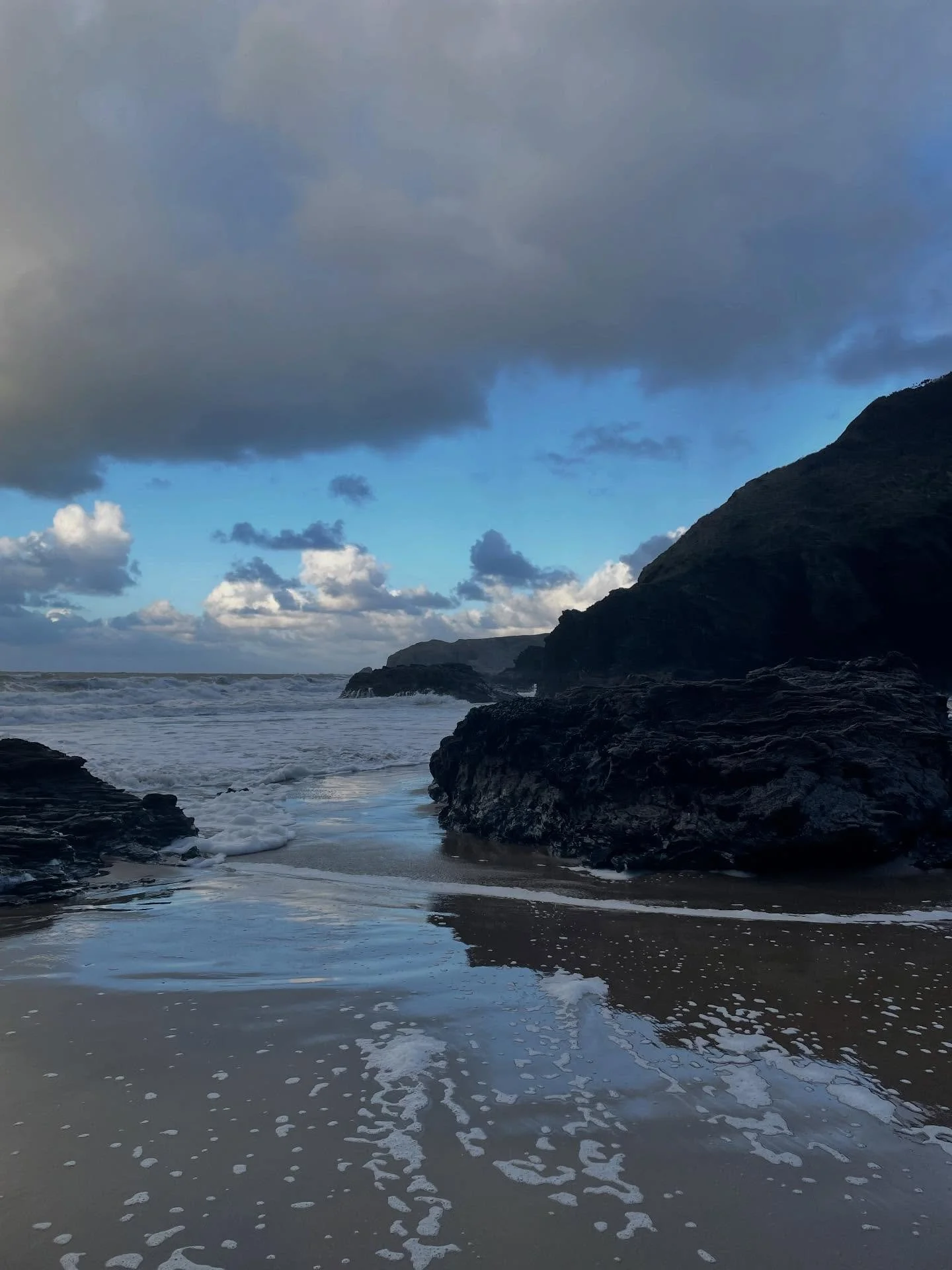 Coastal beauty spam. 
The wind was insane and so cold you could hardly stand! But it was so gorgeous&hellip; Hoping to be back when the weather is a bit more forgiving🖤🪨🌊
