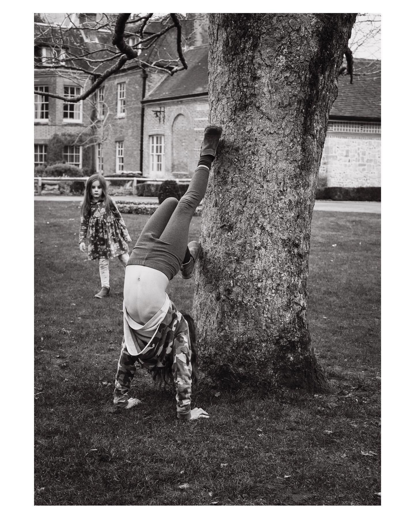 ParkLife &lsquo;20
Sister Envy.
.
.
.
.
.
#indiewinch #winchesterstreetphotography #parklife #fromstreetswithlove #streets_storytelling #documentingwomen #documentingbritain #photographicproject #womeninphotography #femalephotographer #femalephotogra