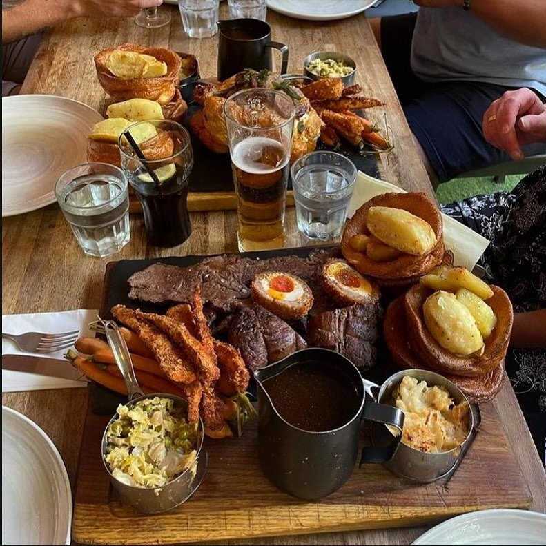 It&rsquo;s a beautiful day for a Sunday Roast! ☀️🍻 we still have availability so give us a call on 020 8332 9666 to book your table now! ☎️