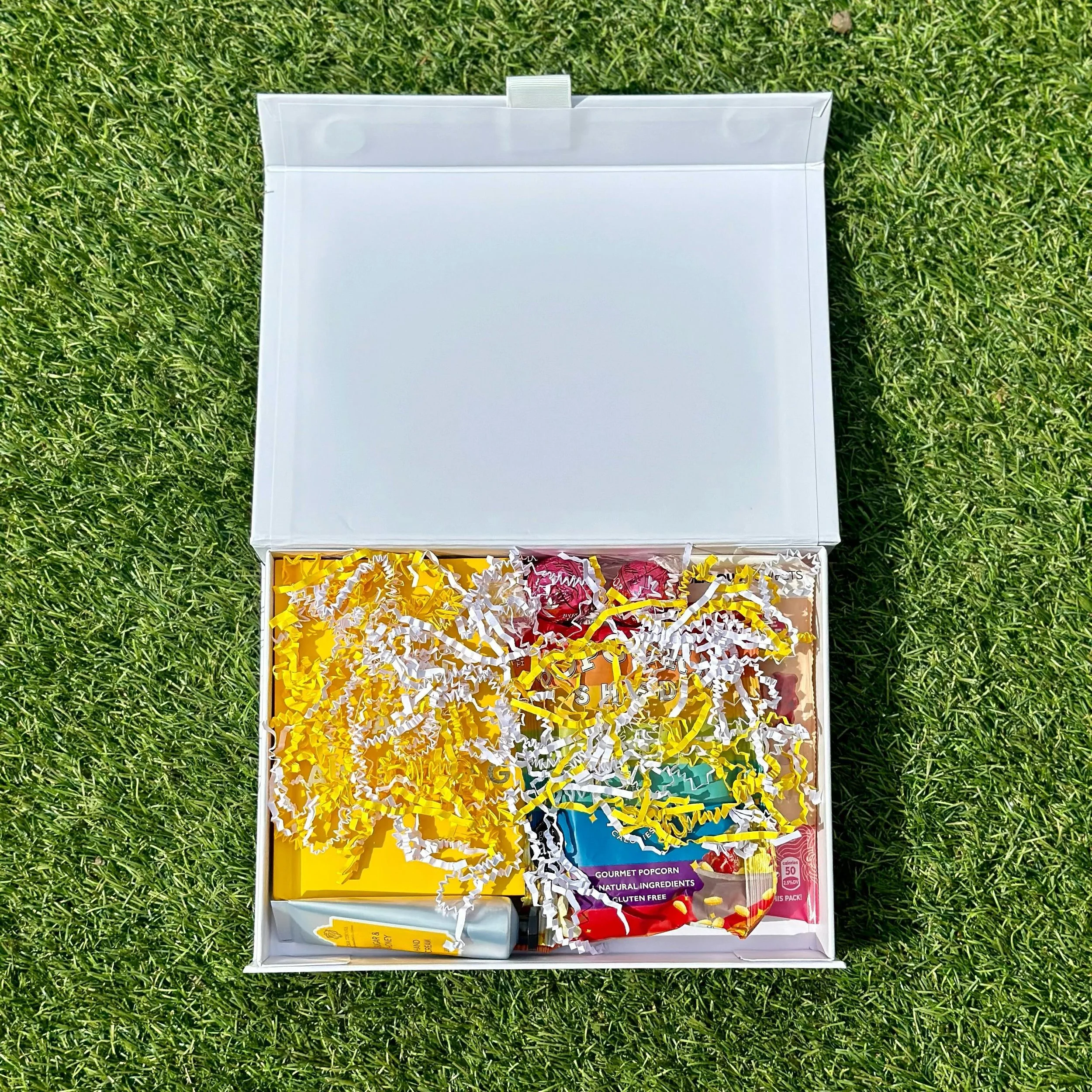 We really are on the brink of summer ☀️😎🎁

#giftideas #giftbox #spring #summer #fyp