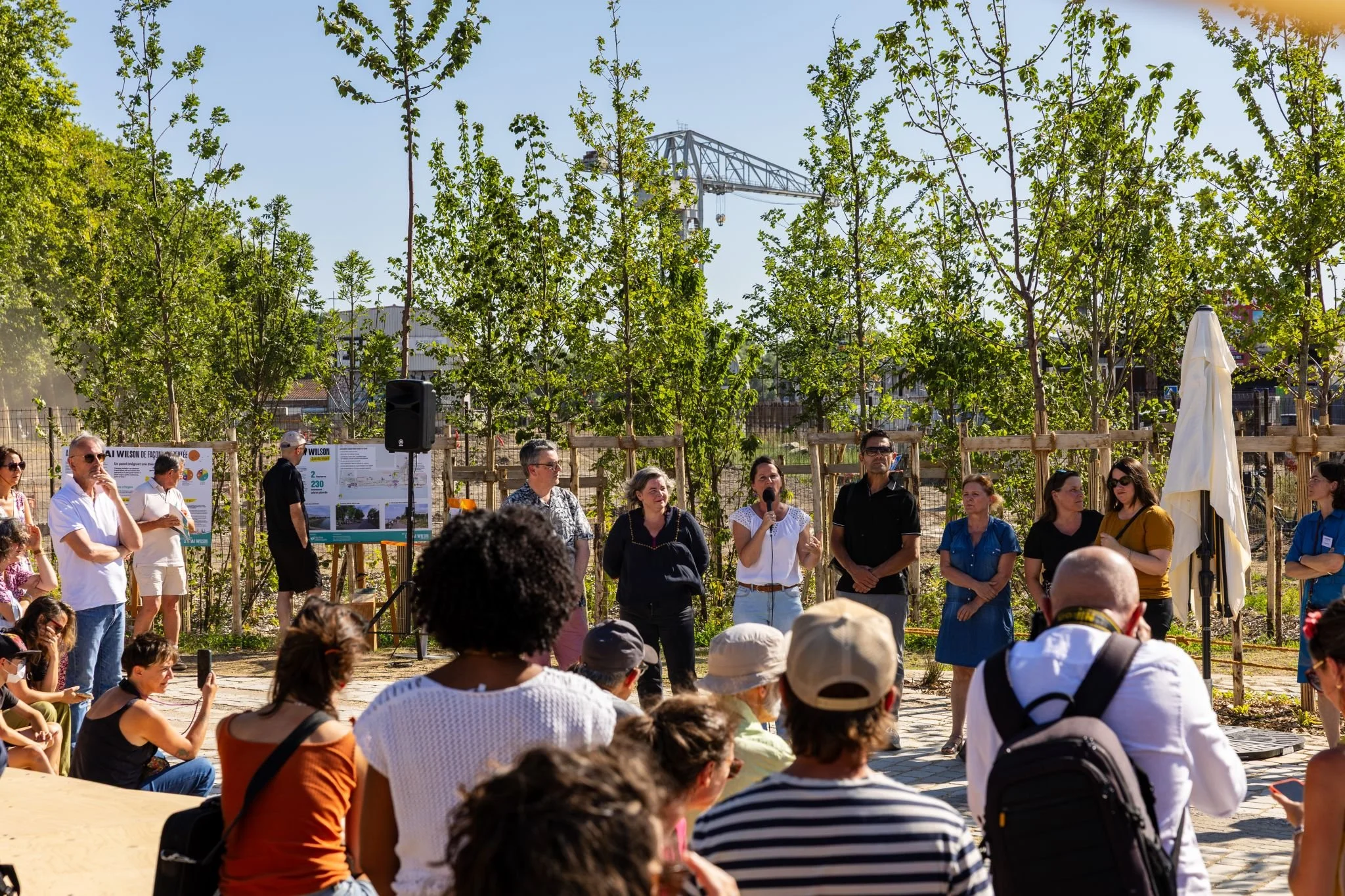 INAUGURATION DE LA PROMENADE DE RECULÉE À ANGERS (49) Conçue par D’ICI LA, la promenade de Reculée, inscrite dans le programme Rives Vivantes du projet Cœur de Maine, a été inaugurée ! Ce sont 1,7 km de berges renaturées qui accueillent