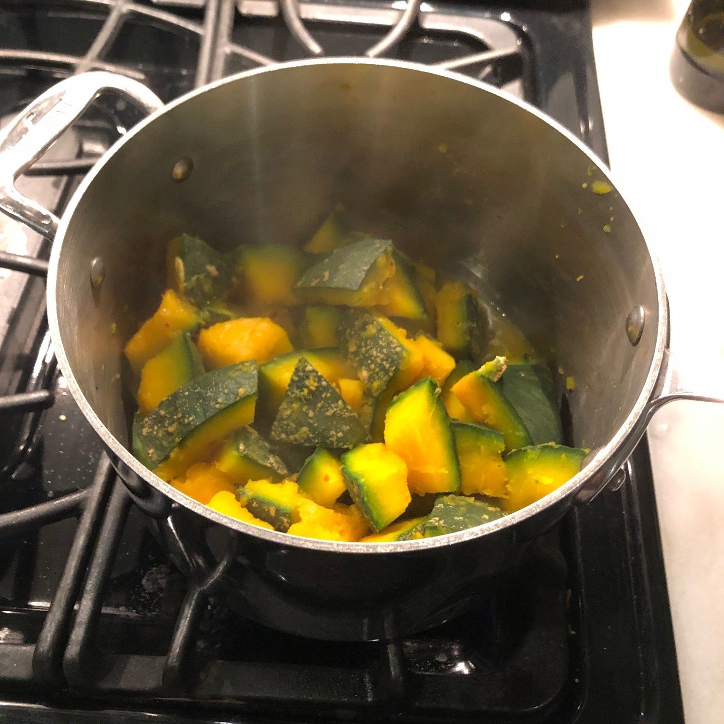 You guys, this is freaking delicious. ⁠
⁠
Super easy to make, and great for you, too. ⁠
⁠
 A Oaxacan friend taught me this recipe: ⁠
⁠
* Cut kabocha squash in half, remove seeds.⁠
* Cut the squash into bite-size pieces. Keep the skin on.⁠
* Place squ