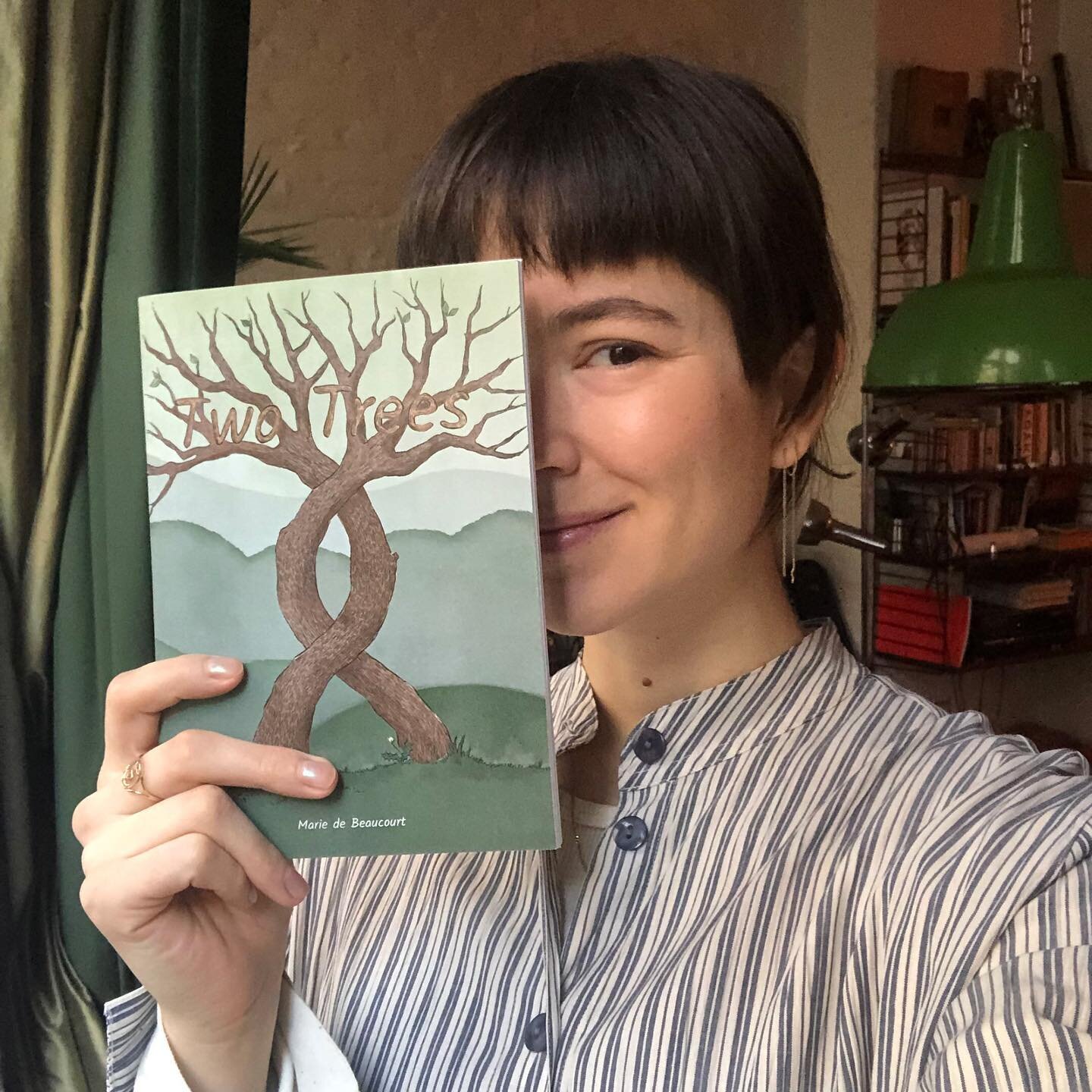 1/3 🗯I made a comic! It&rsquo;s called &ldquo;Two Trees&rdquo; and it&rsquo;s perfectly imperfect and took me way too long to finish but it&rsquo;s done now and you can buy it in a real comic book shop in Berlin and that feels pretty good! 

Sometim