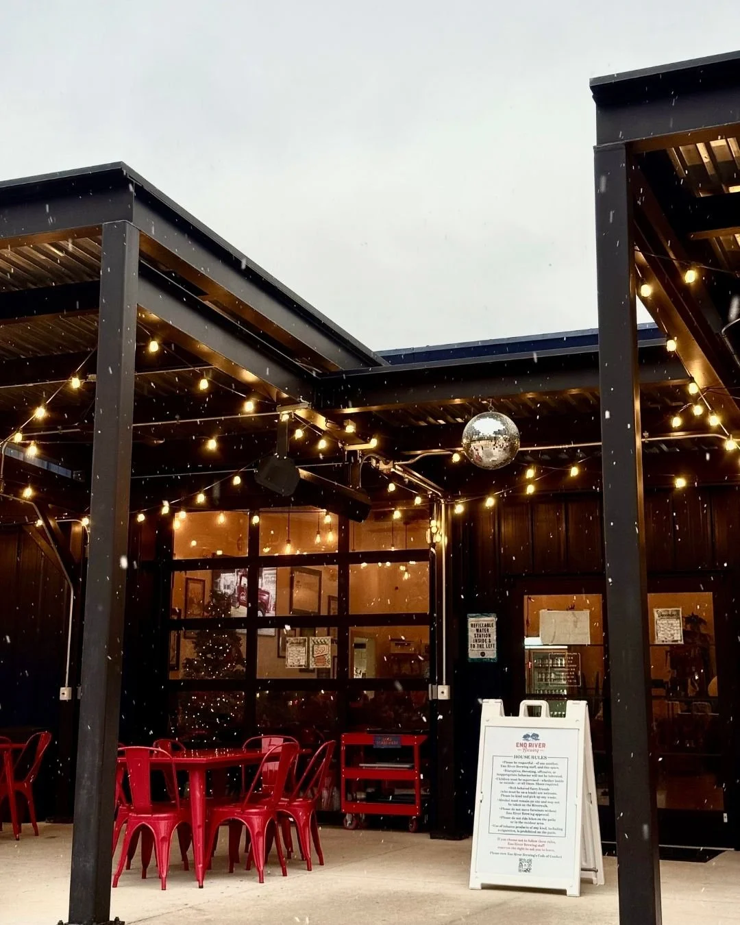 ‼️ FOOD TRUCKS &amp; EVENTS 12/15-12/21 ‼️ 

Brrrrrr, it's a chilly one out there y'all but don't fret because we've got just the thing to warm up your hearts and bellies this week! Check out our Eats and Events at #ERB below ⬇

Monday: @deevinedogs 