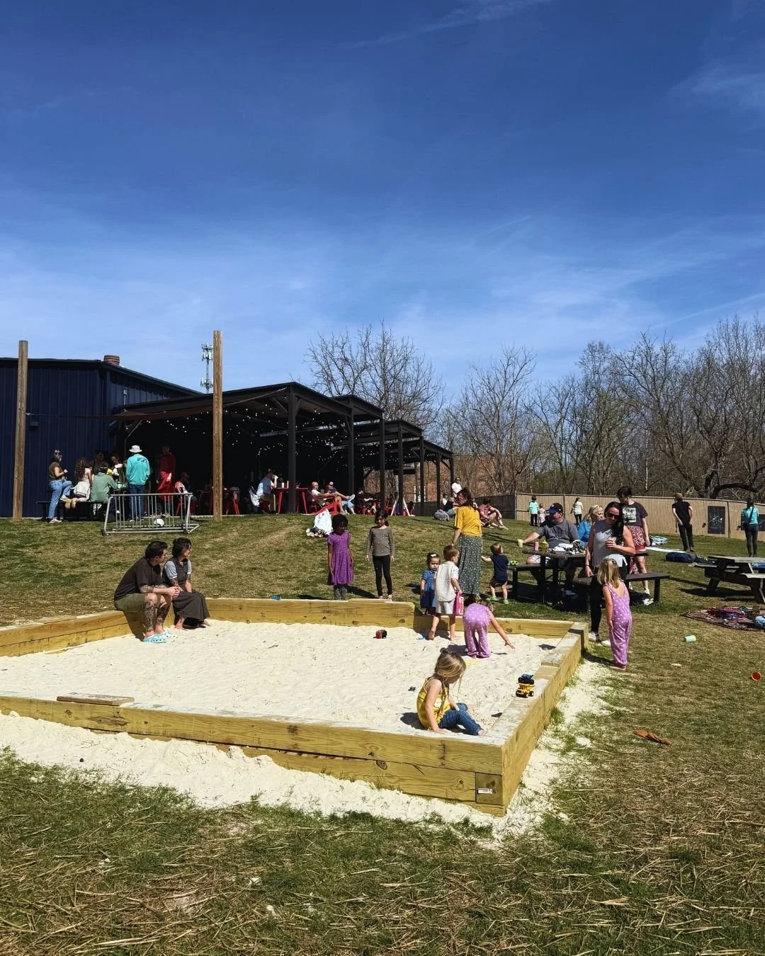 ‼FOOD TRUCKS &amp; EVENTS 3/16-3/22‼
Cold front moving in this week, but that won't stop us serving up some good beer and even better vibes. We love seeing our lawn and taproom filled with lovely people so check out our upcoming food trucks and event