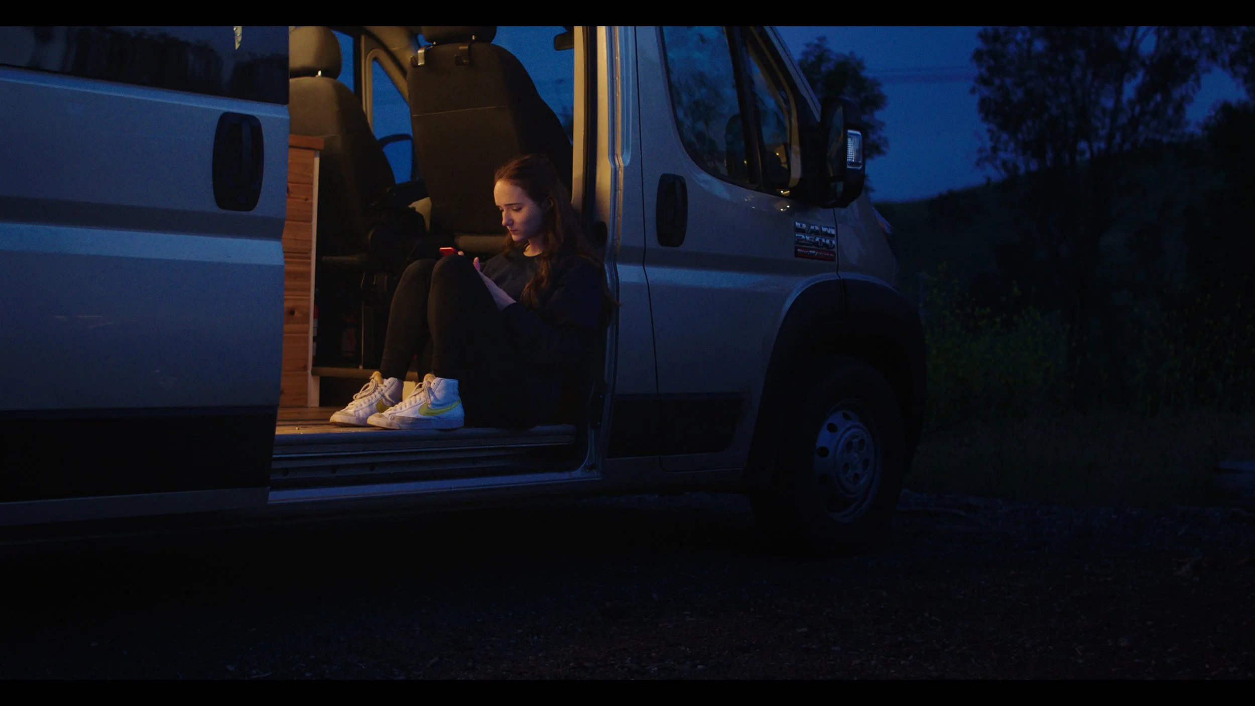 Ash scrolls through her feeds before bed