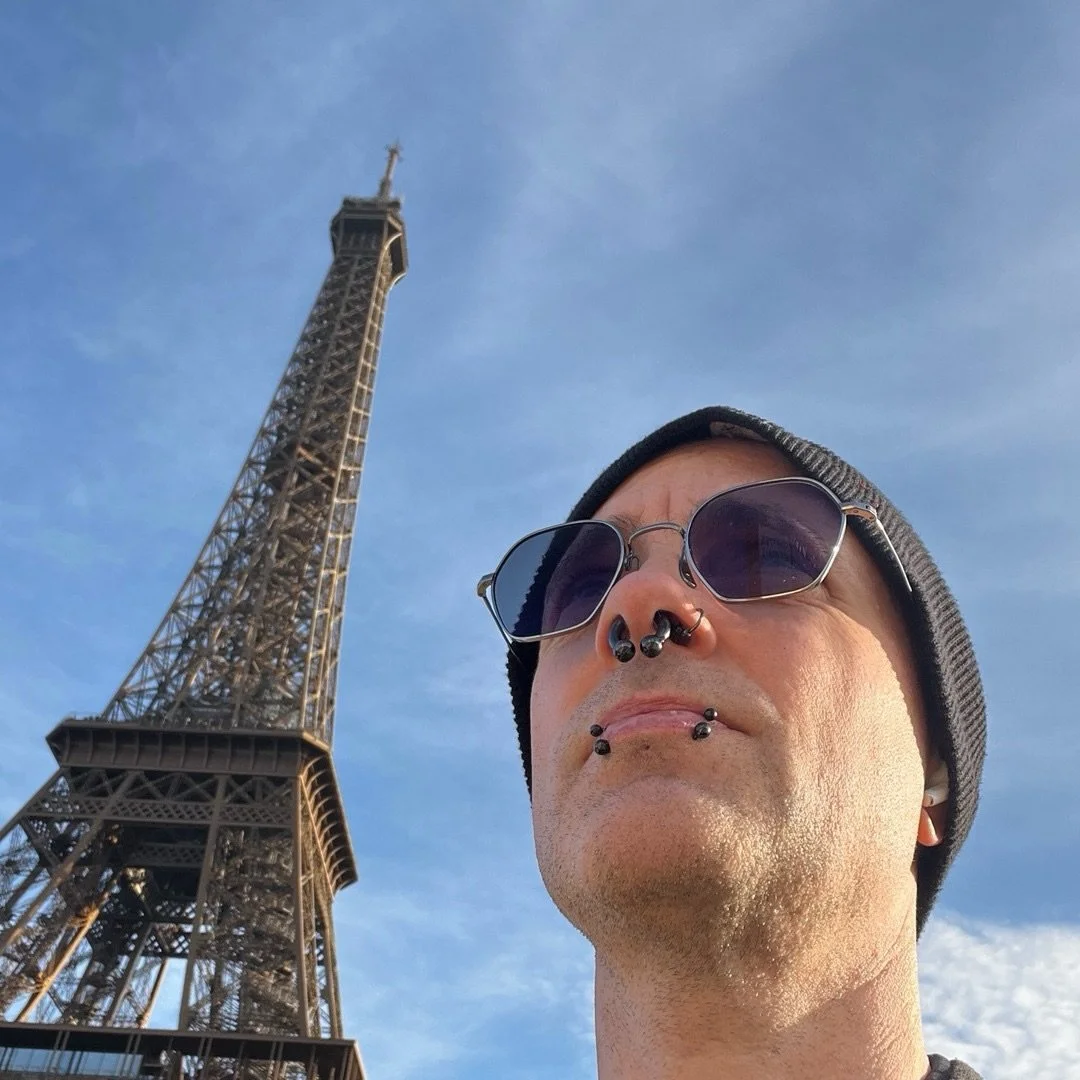 🥐 PARIS CHAPTER&rsquo;S CLOSING! 😭😭😭 &hellip;For now at least.

I&rsquo;ve LOVED getting acquainted with this merveilleuse ville over the last two years and can attest Paris gig crowds are among the wildest. 👀

Highlights:

Good factoid: Eiffel 