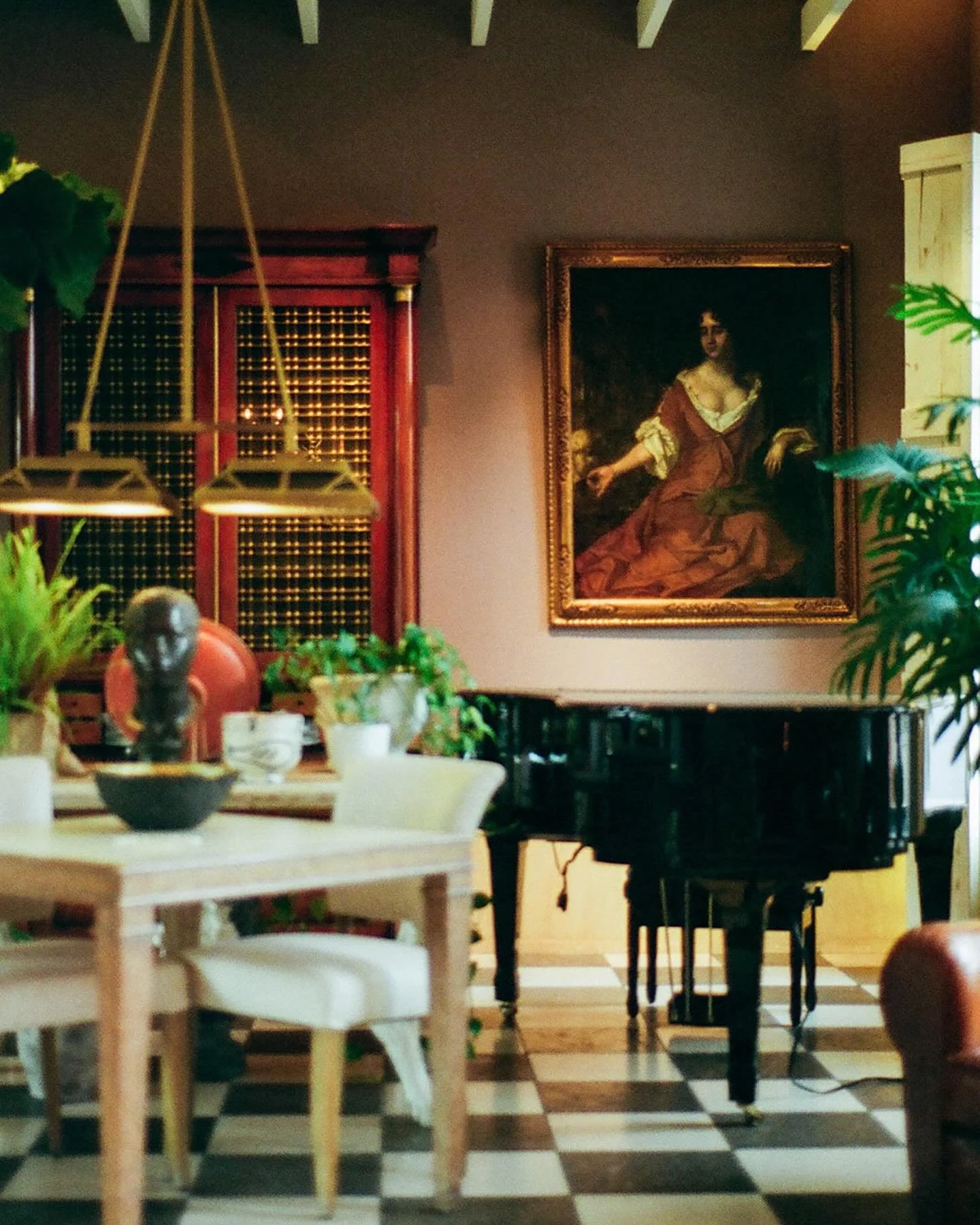 Lately I&rsquo;ve been photographing nearly every aspect of my life while traveling for work. 

This set was from a trip I took in November to Baltimore and Philadelphia.

The first 3 images are from the insane lobby at @theivyhotel where I was treat