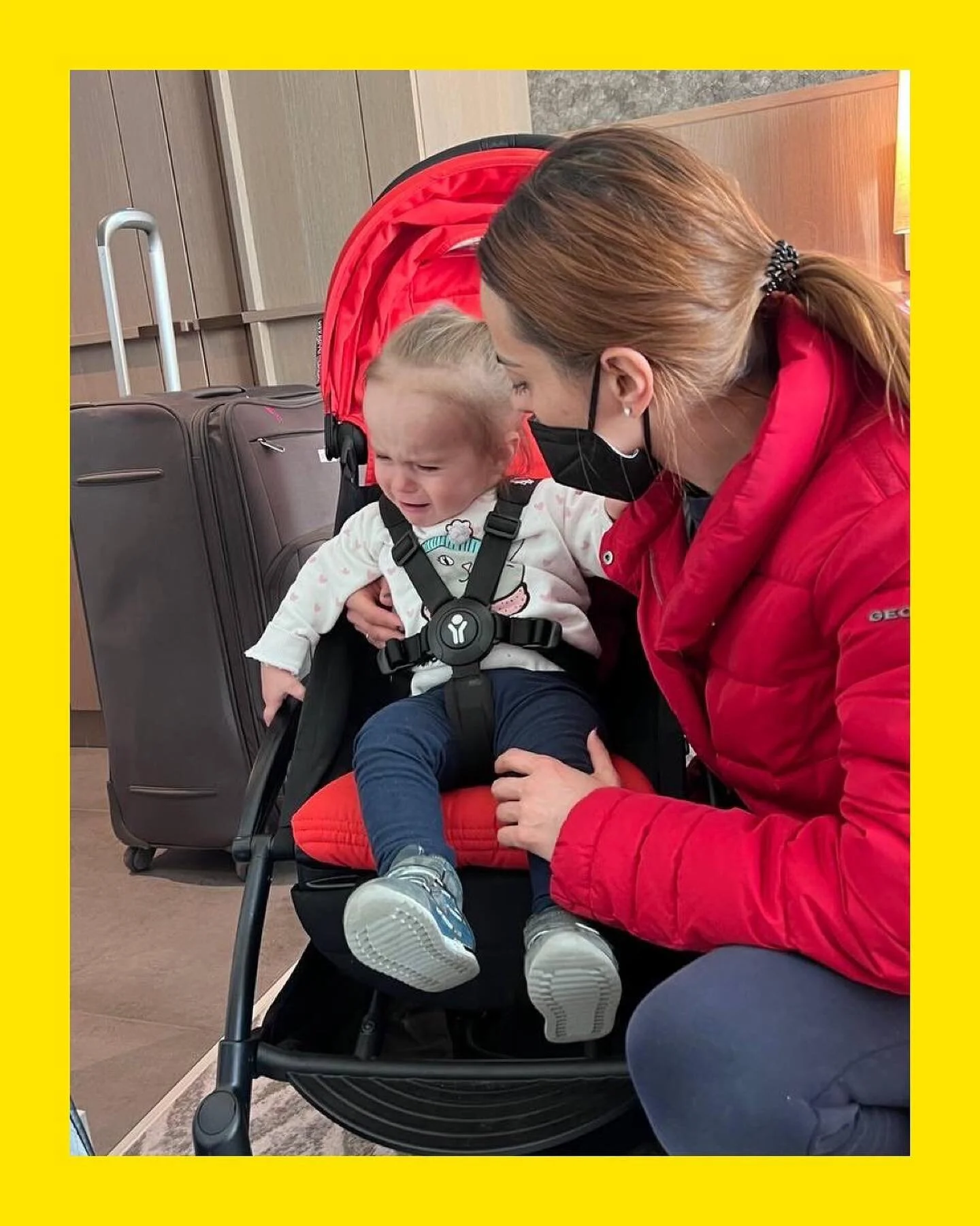 #HospitalityHelps_stories
🇺🇦Евгения, Киев. 
&ldquo;Утро 24 февраля началось с того что я вскочила на ноги  от испуга, что-то грохнуло так, что в доме вибрация пошла. Я разбудила мужа,схватила маленькую доченьку на руки и с дрожью в руках начала чит