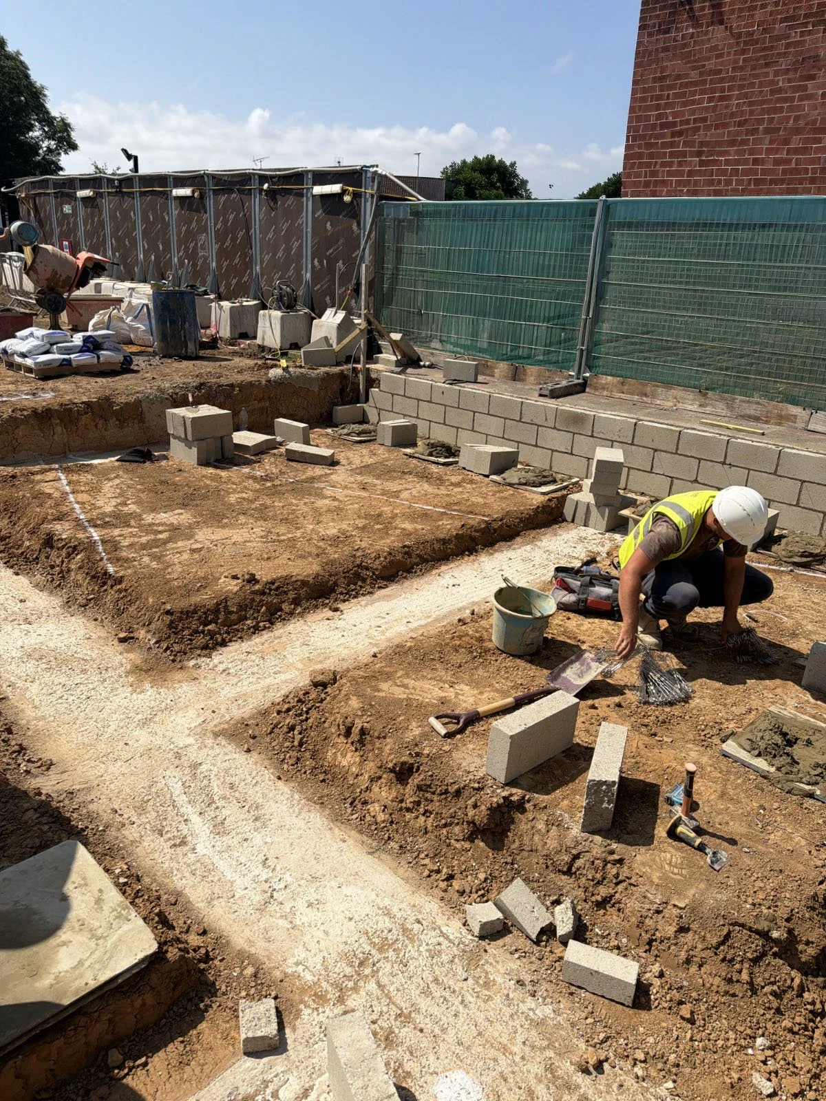 Auburn Group's housing development at the north end of Lundy Close, Eastwood, is making excellent progress, with construction continuing at a steady pace.

Block work has been completed below ground up to DPC to enable block and beam installation on 